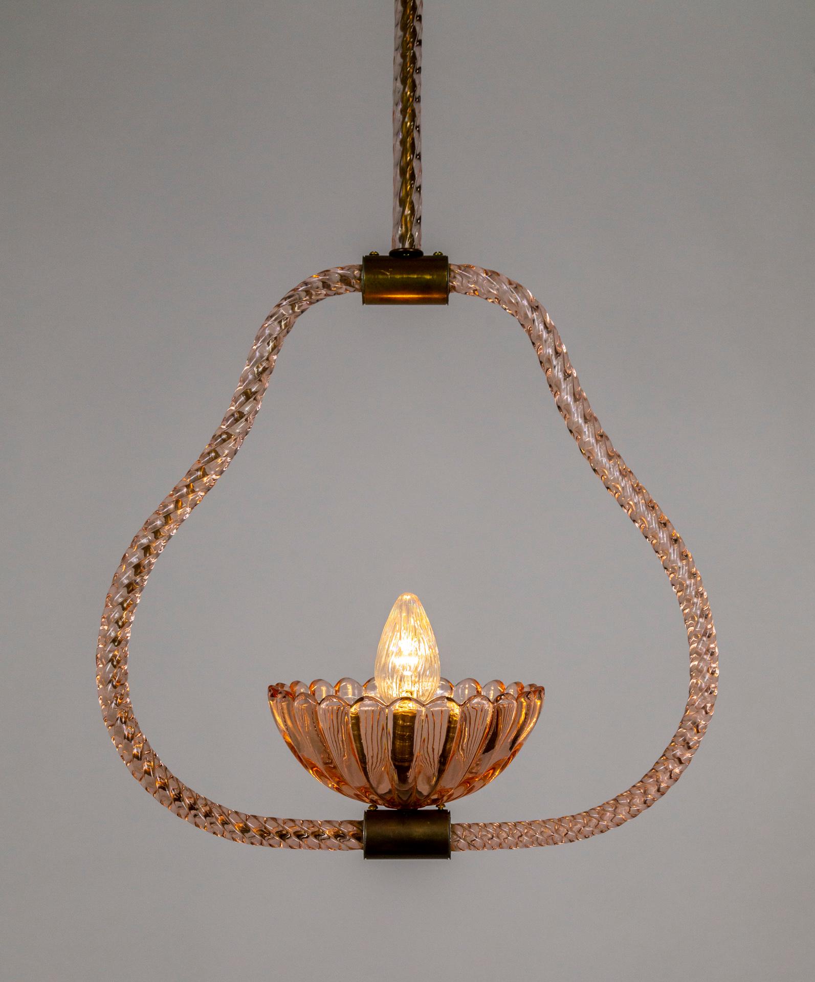 Lampe à suspension en verre de Murano rose avec cadre en corde par Barovier Bon état à San Francisco, CA