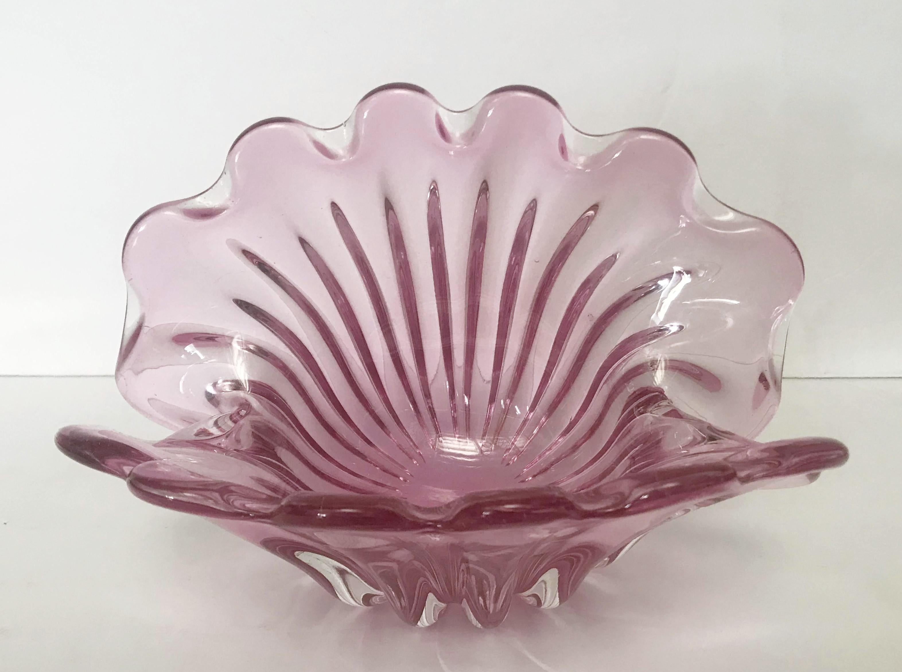 Scultura di conchiglie in vetro rosa di Murano / Made in Italy, circa 1960
Misure: Larghezza 10 pollici, profondità 6 pollici, altezza 6 pollici
1 in stock a Palm Springs in VENDITA FINALE per 449 dollari!!!
Riferimento ordine: FABIOLTD G129
Questo