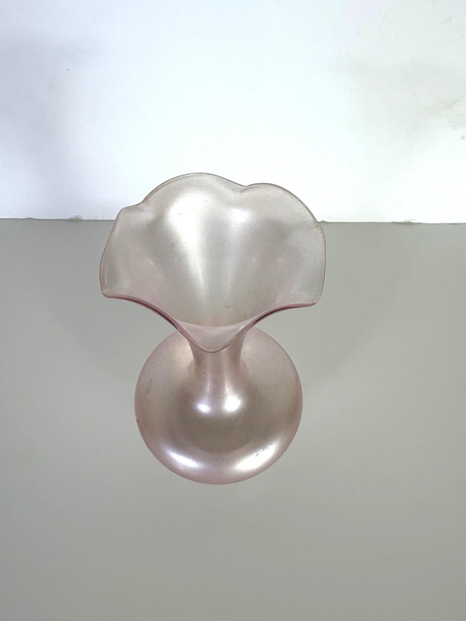 Vaso di Murano soffiato a mano.