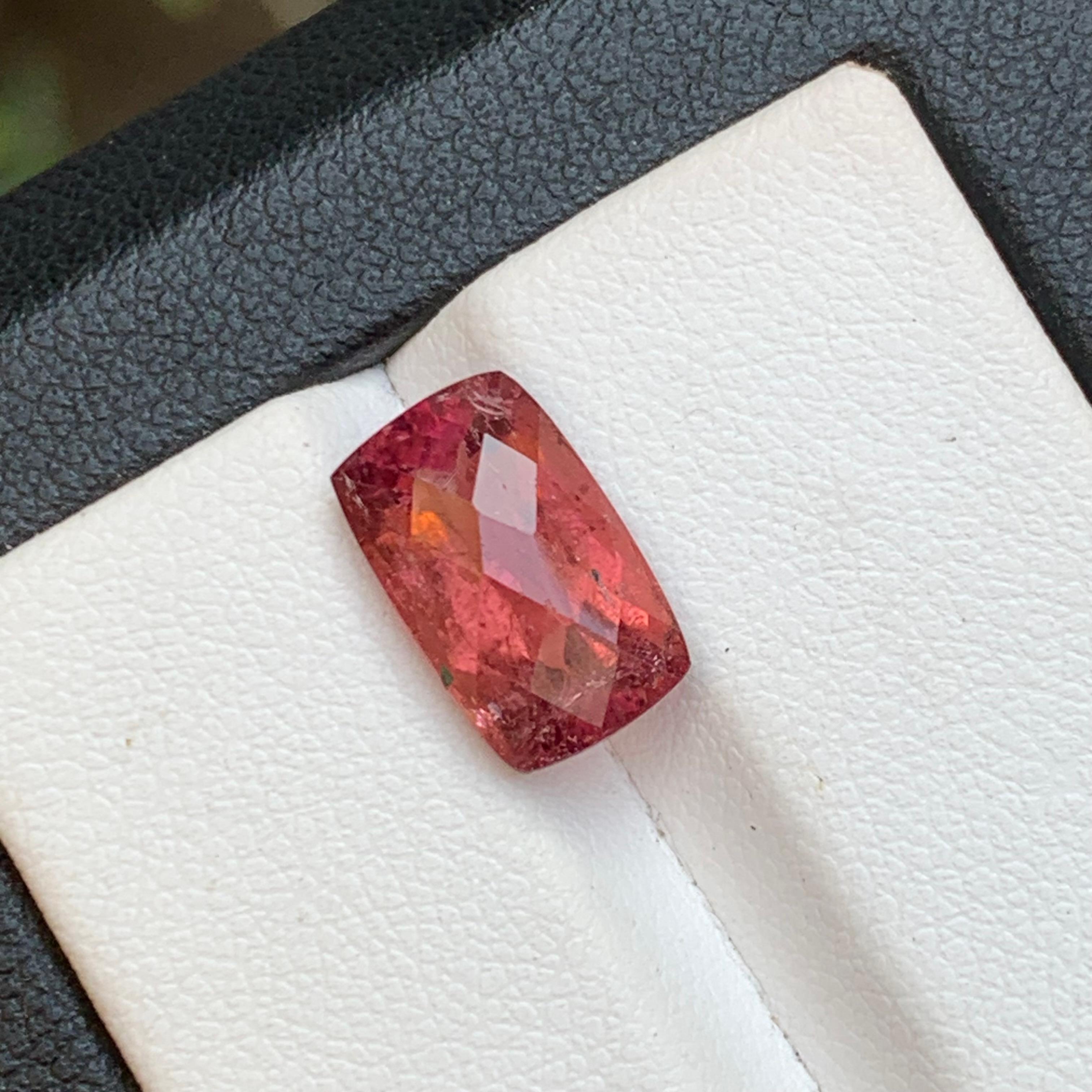Taille coussin antique Bague en tourmaline rubellite naturelle rose taille damier, pierre précieuse non sertie de 4,35 carats en vente