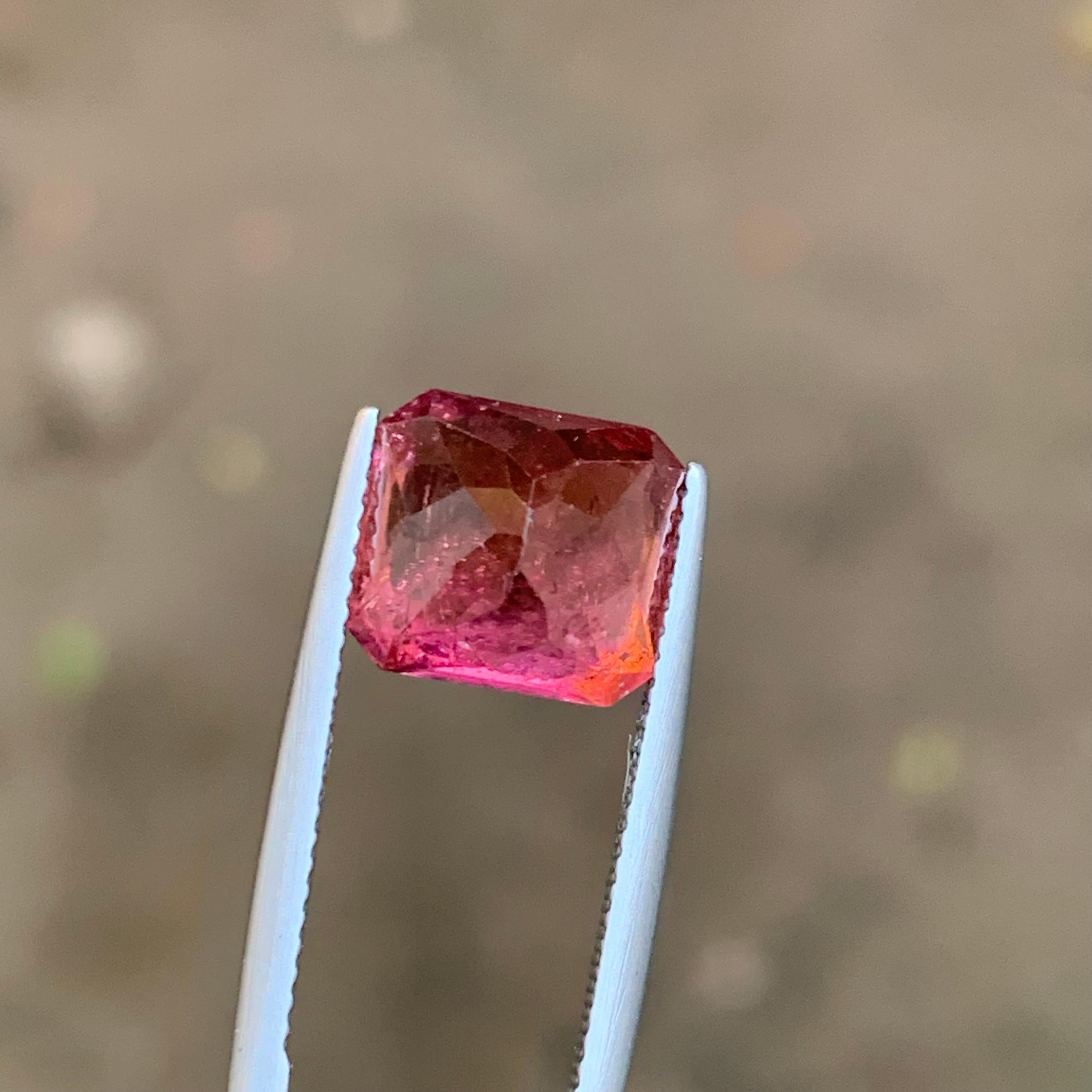 Bague en tourmaline rubellite naturelle rose, pierre précieuse non sertie, taille octogonale 5,85 carats en vente 3
