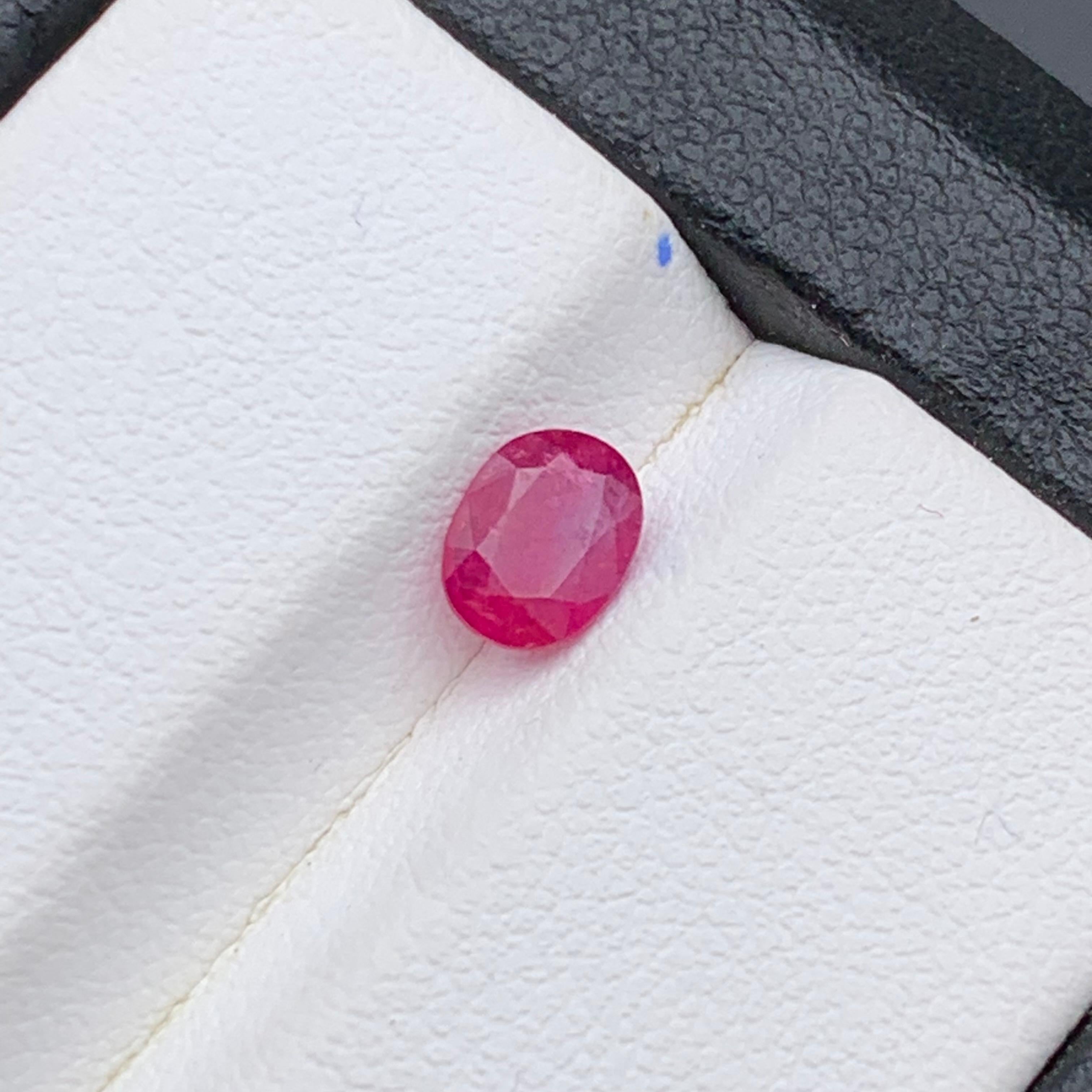 Anillo de rubí natural rosa Gema suelta 0,75 ct Ovalada talla cojín para joyería Contemporáneo en venta