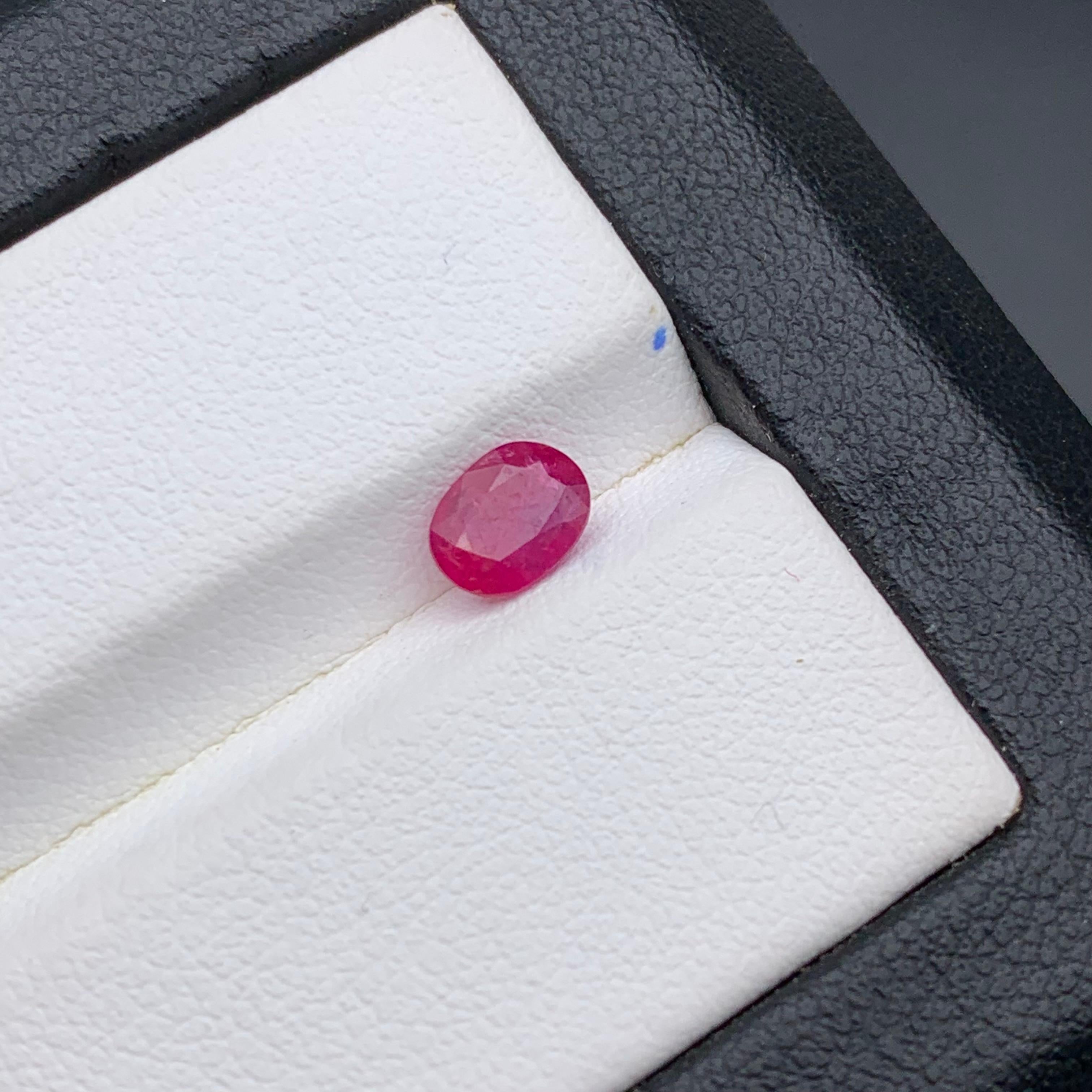 Anillo de rubí natural rosa Gema suelta 0,75 ct Ovalada talla cojín para joyería en venta 1
