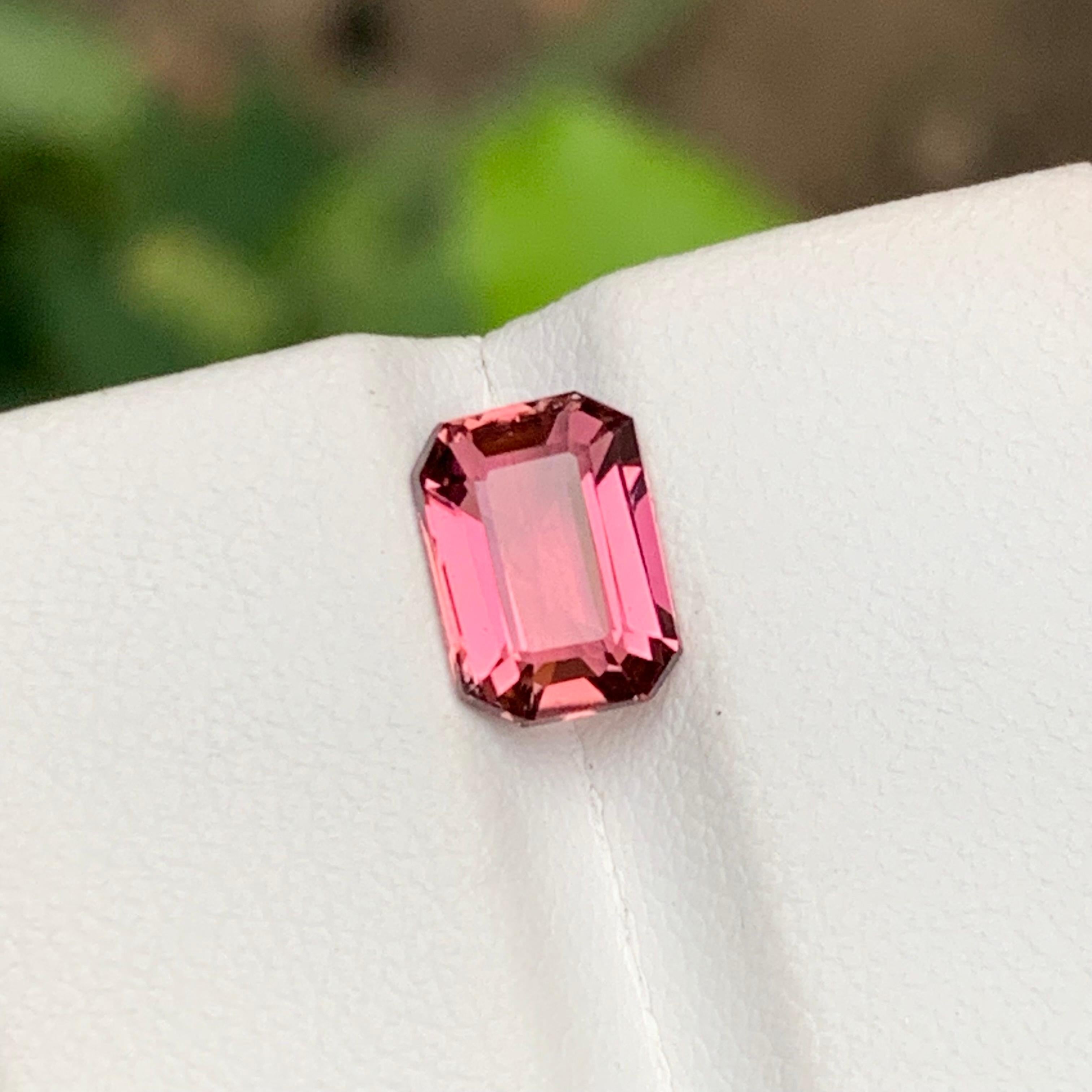 Contemporaneo Anello di tormalina naturale rosa allentato 2 carati taglio smeraldo  Gioielli in vendita