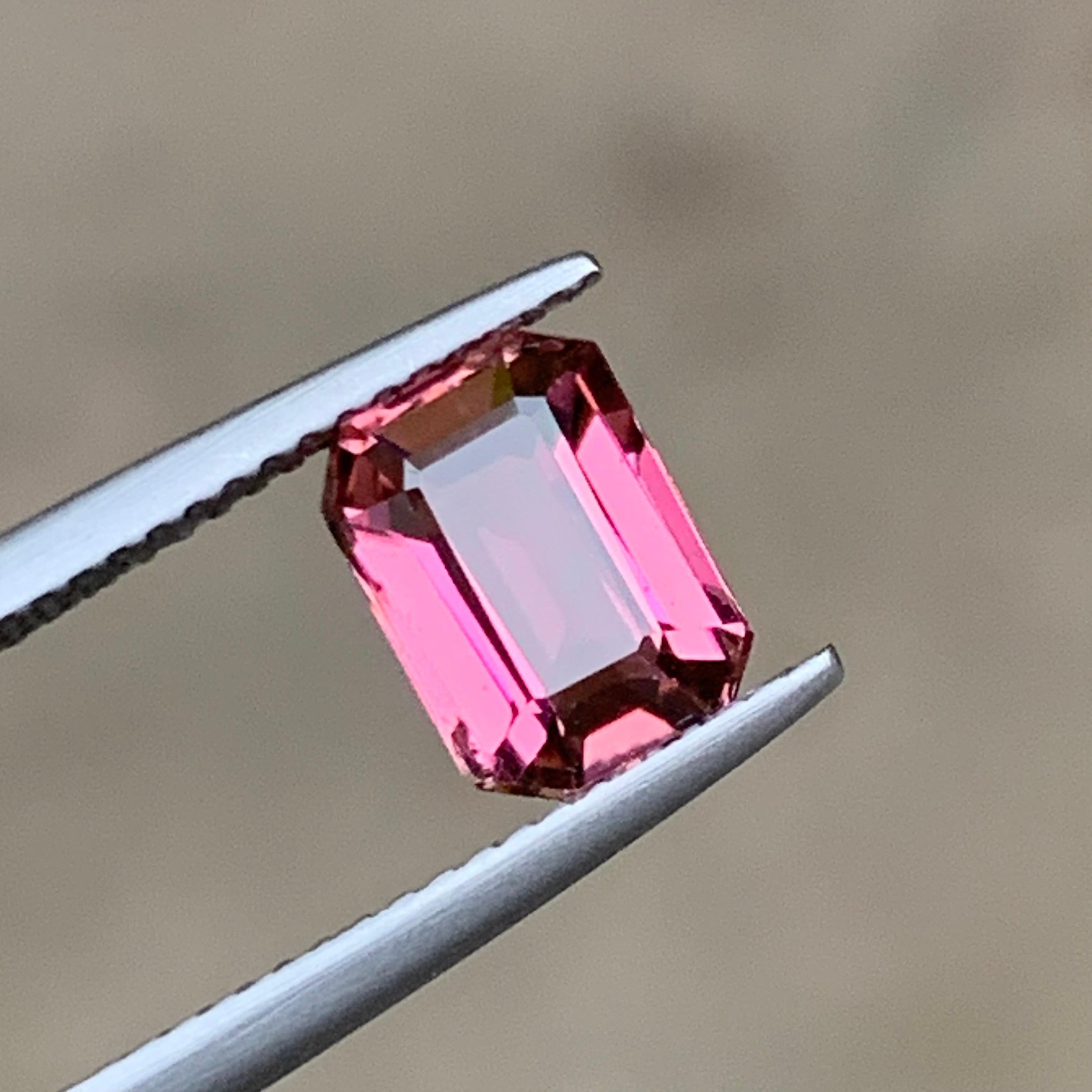 Anello di tormalina naturale rosa allentato 2 carati taglio smeraldo  Gioielli in vendita 3