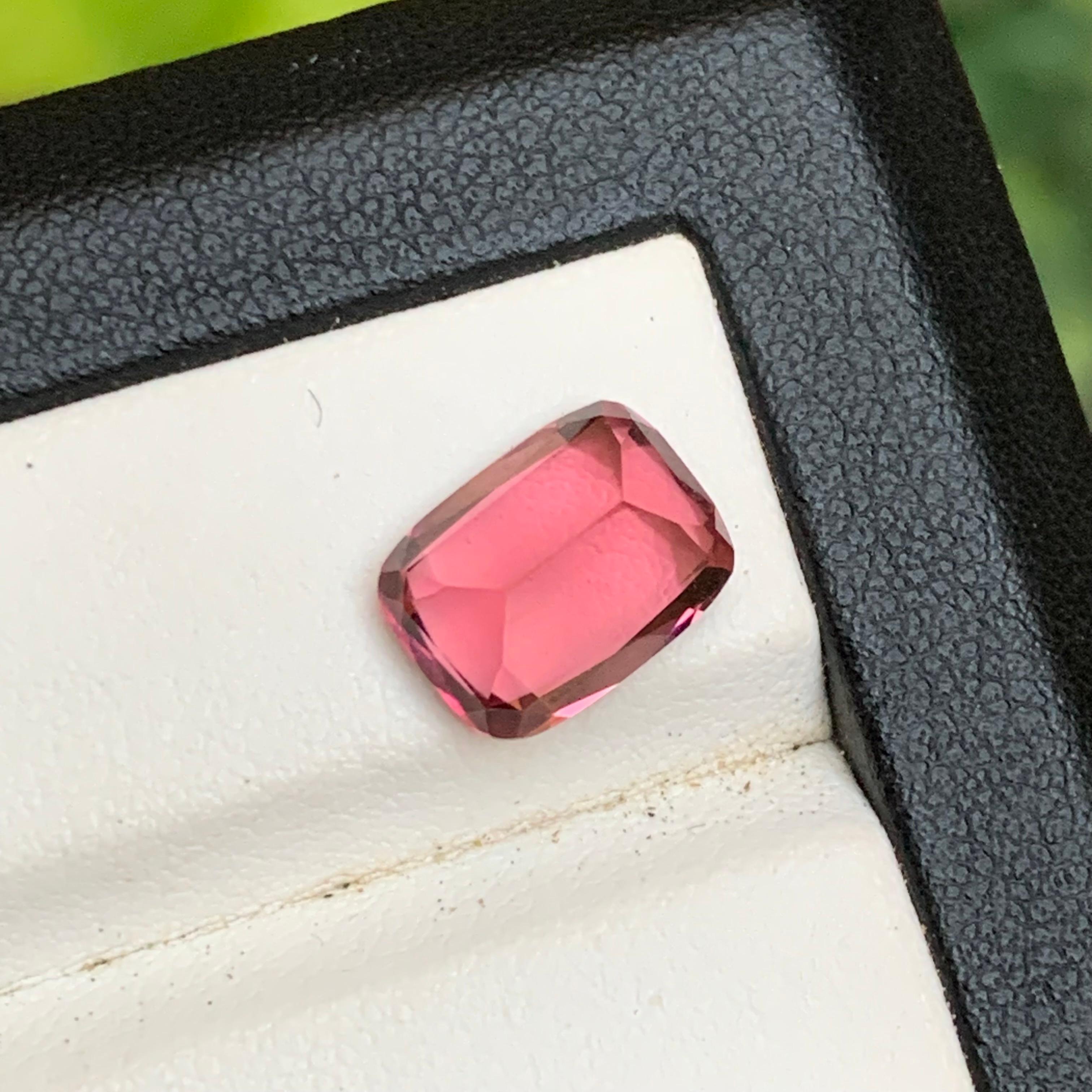 Femenino o masculino Anillo de Turmalina Natural Rosa Gema Suelta 4.12 Ct Corte Cojín para Joyería en venta