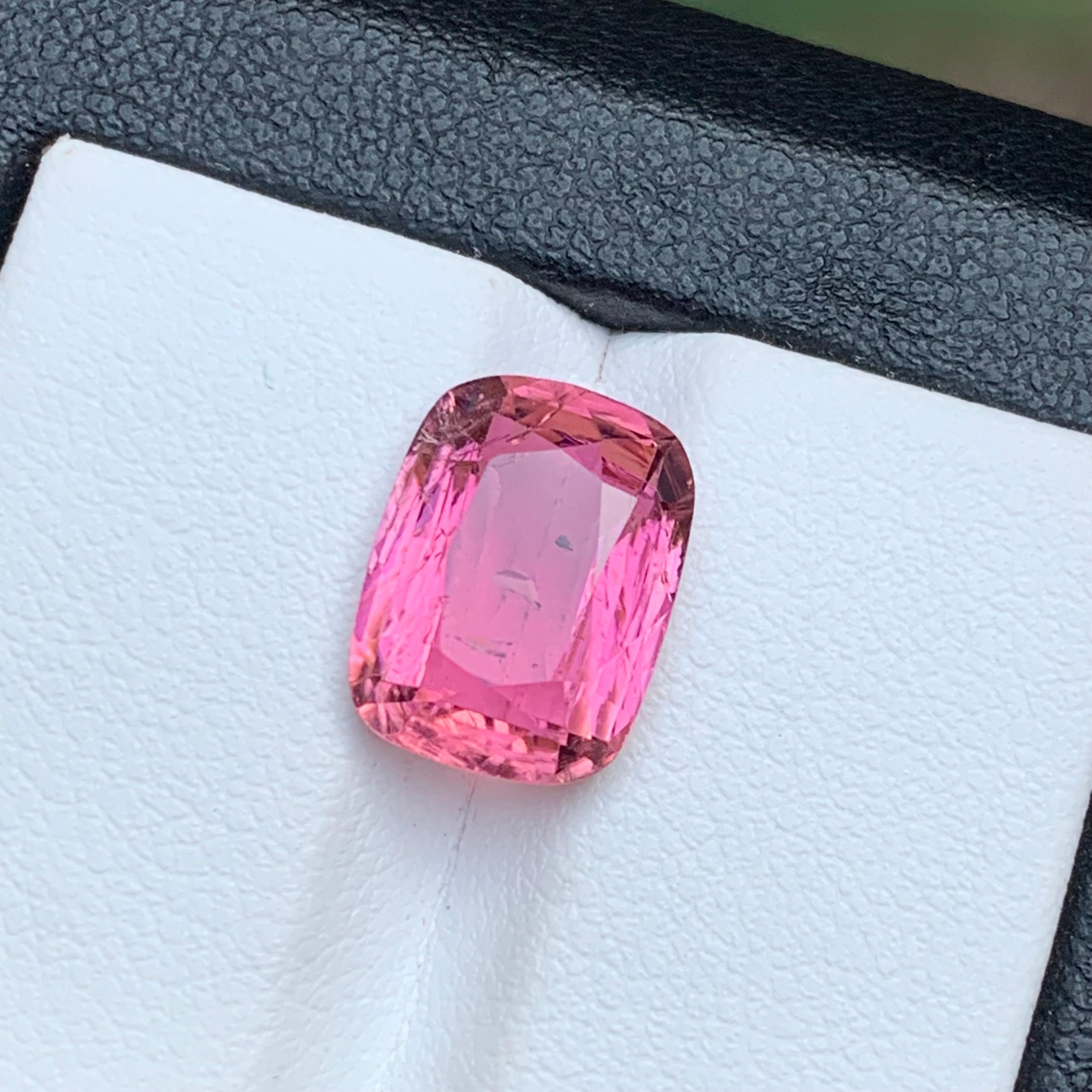 Gemma sfusa di tormalina naturale rosa per anello, collana, ciondolo, bracciale o qualsiasi altro gioiello Taglio a cuscino da Kunar, Afghanistan!!!

💎 TIPO DI GEMMA: Tormalina
⚖️ PESO: 4,50 Carati
🪚 FORMA E TAGLIO: Taglio a cuscino 
📏 DIMENSIONE