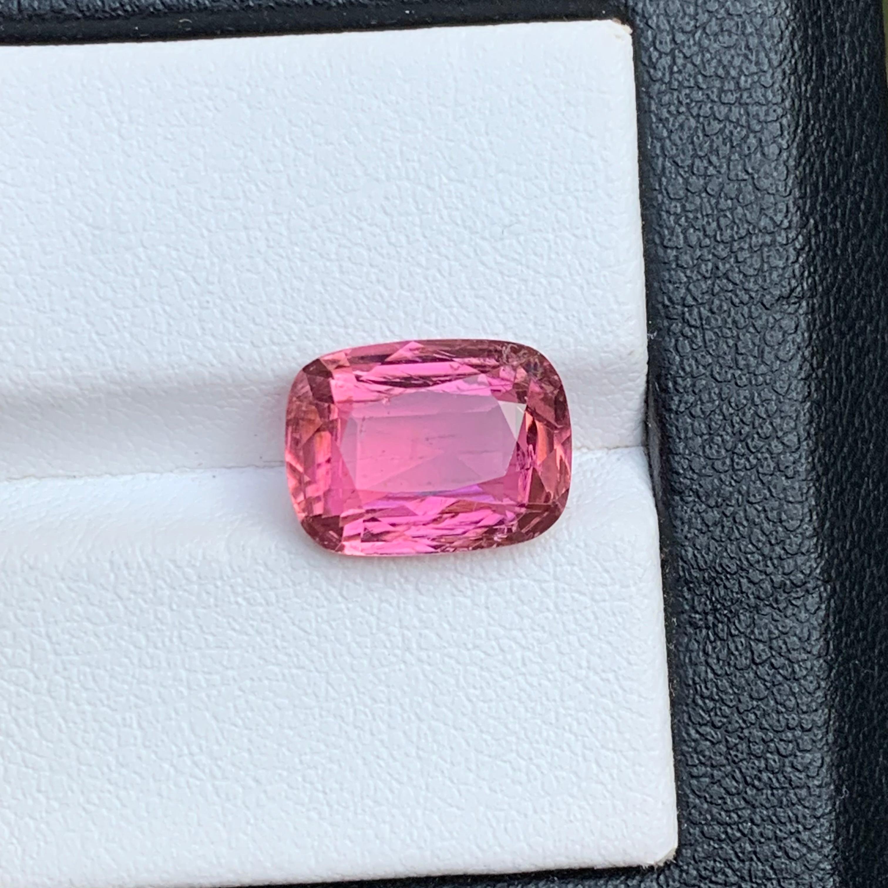 Anello con tormalina naturale rosa, ciondolo, gemma sciolta da 4.50 carati con taglio a cuscino - Gioielli in vendita 2