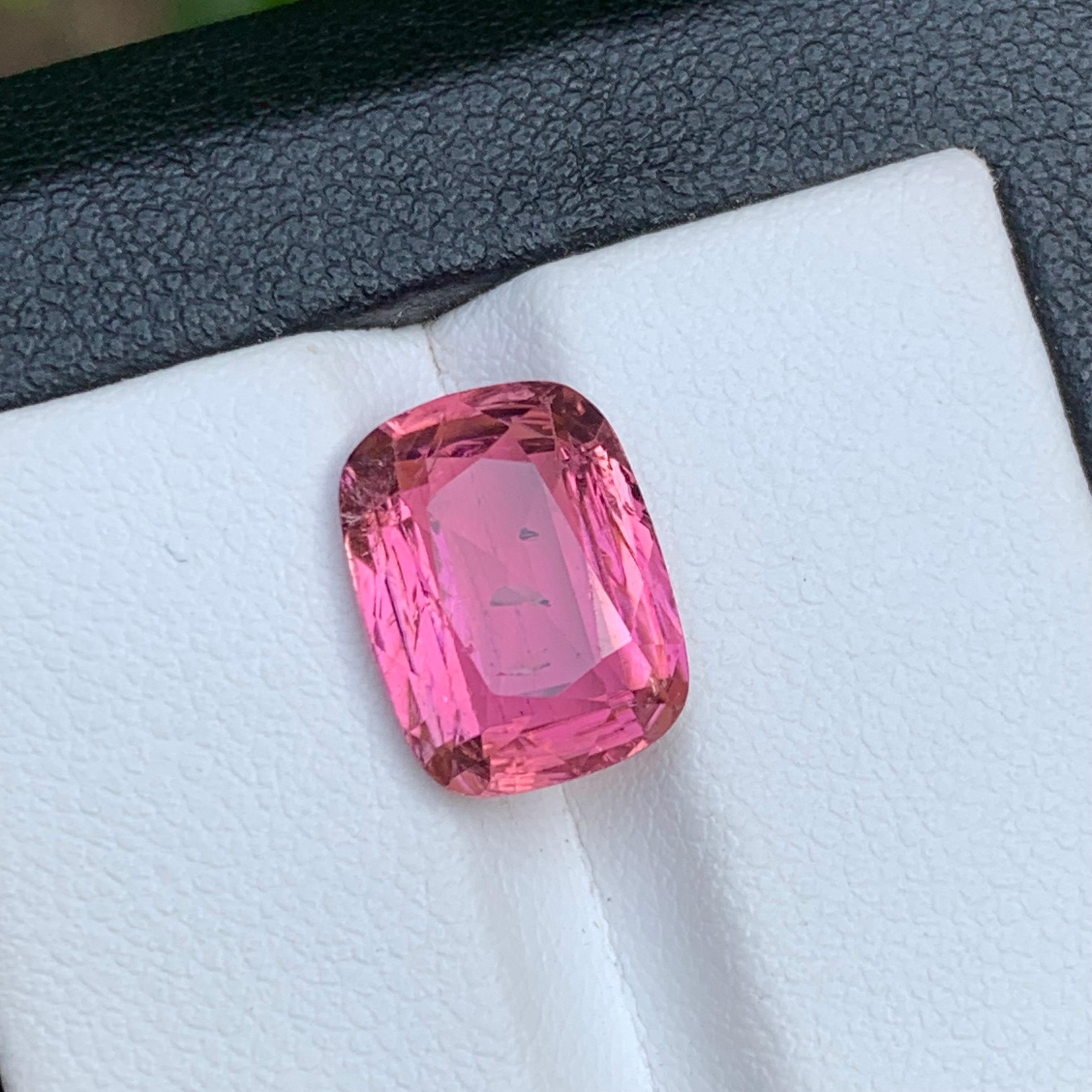 Anello con tormalina naturale rosa, ciondolo, gemma sciolta da 4.50 carati con taglio a cuscino - Gioielli in vendita 3
