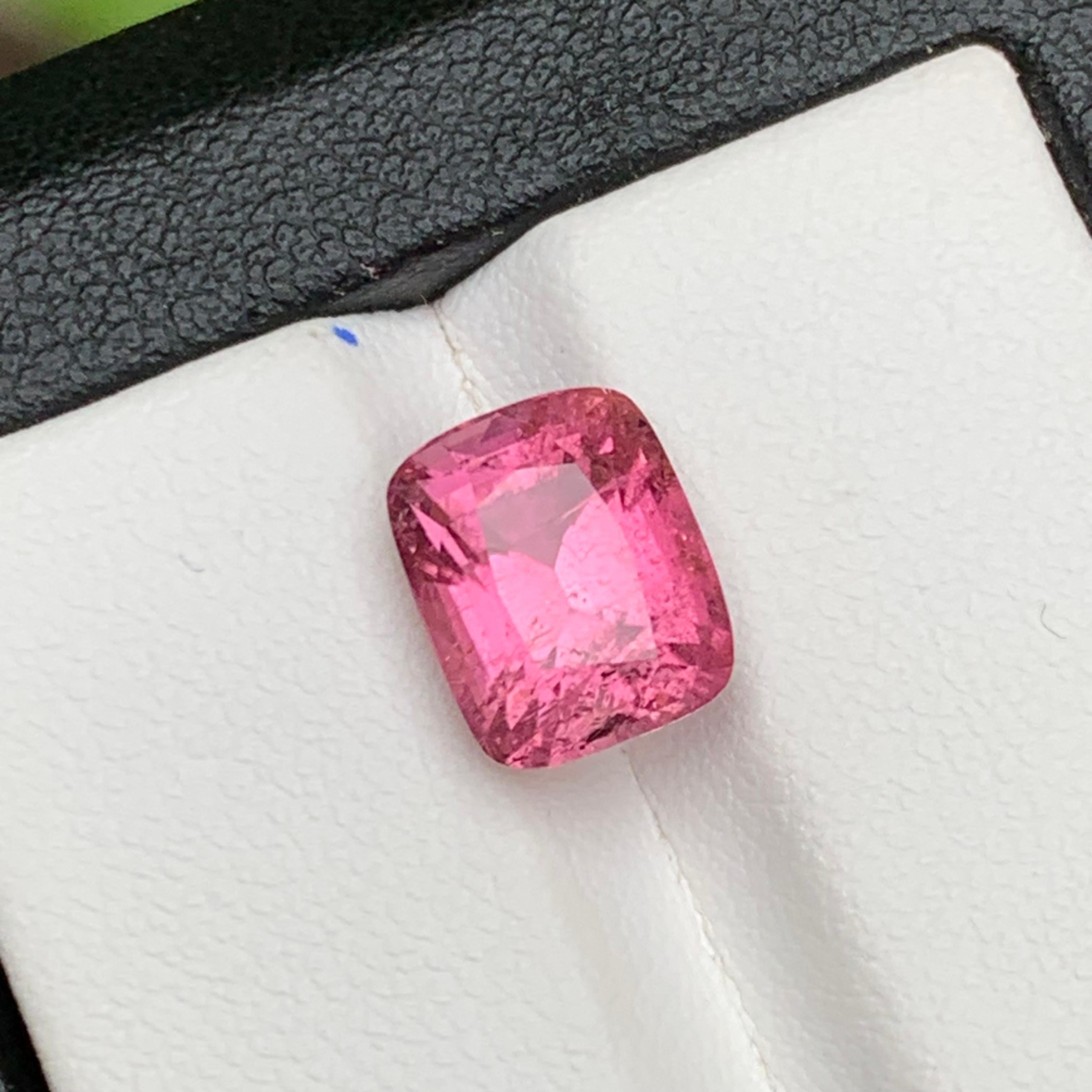 Bague, pendentif en tourmaline naturelle rose de 4.65 carats, pierre précieuse non sertie, taille coussin Neuf - En vente à Peshawar, PK