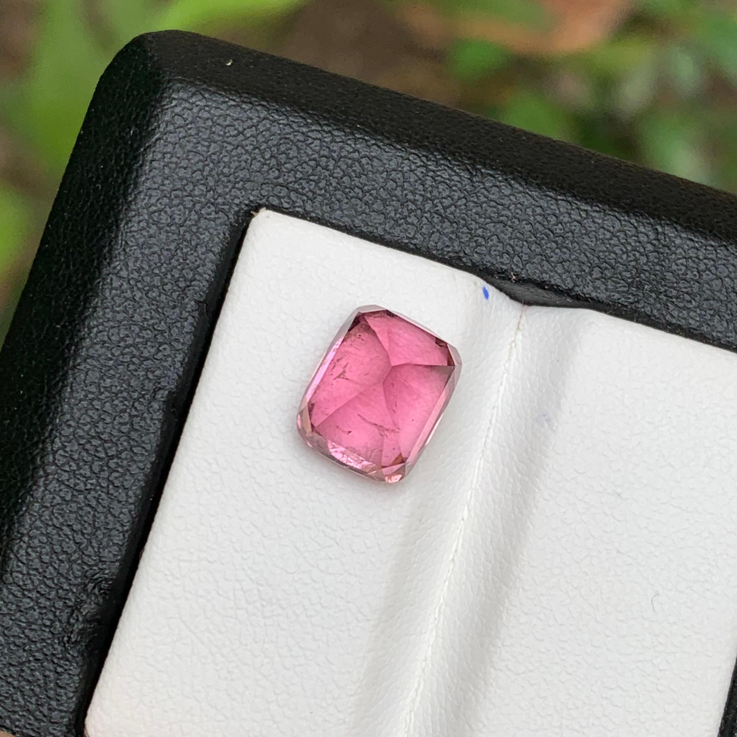 Bague, pendentif en tourmaline naturelle rose de 4.65 carats, pierre précieuse non sertie, taille coussin en vente 1