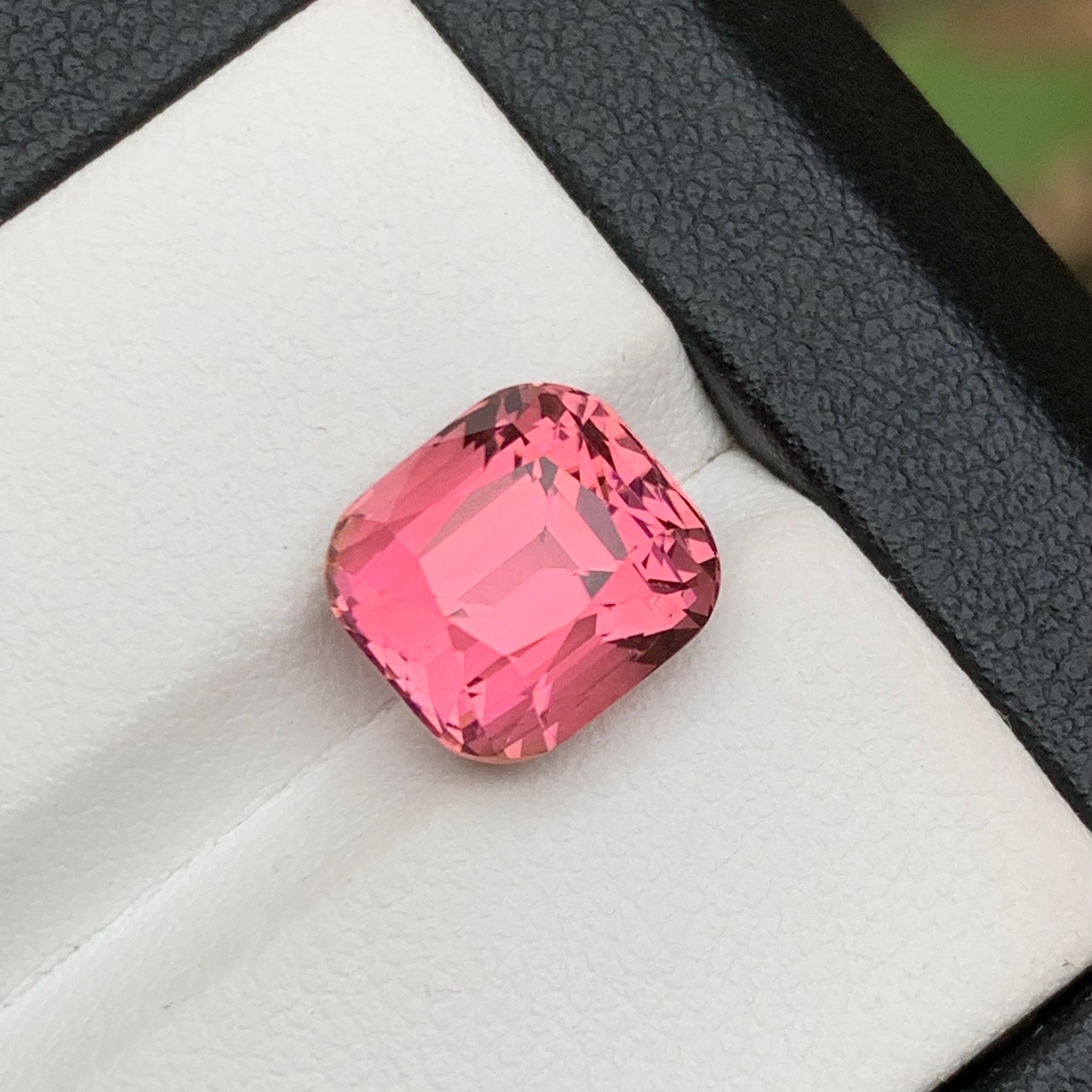 Gemma sfusa di tormalina naturale rosa per anello, collana, ciondolo, bracciale o qualsiasi altro gioiello: taglio a cuscino!

💎 TIPO DI GEMMA: Tormalina
⚖️ PESO: 5,45 Carati
🪚 FORMA E TAGLIO: Taglio a cuscino
📏 DIMENSIONE (MM): 9.83 x 9.05 x