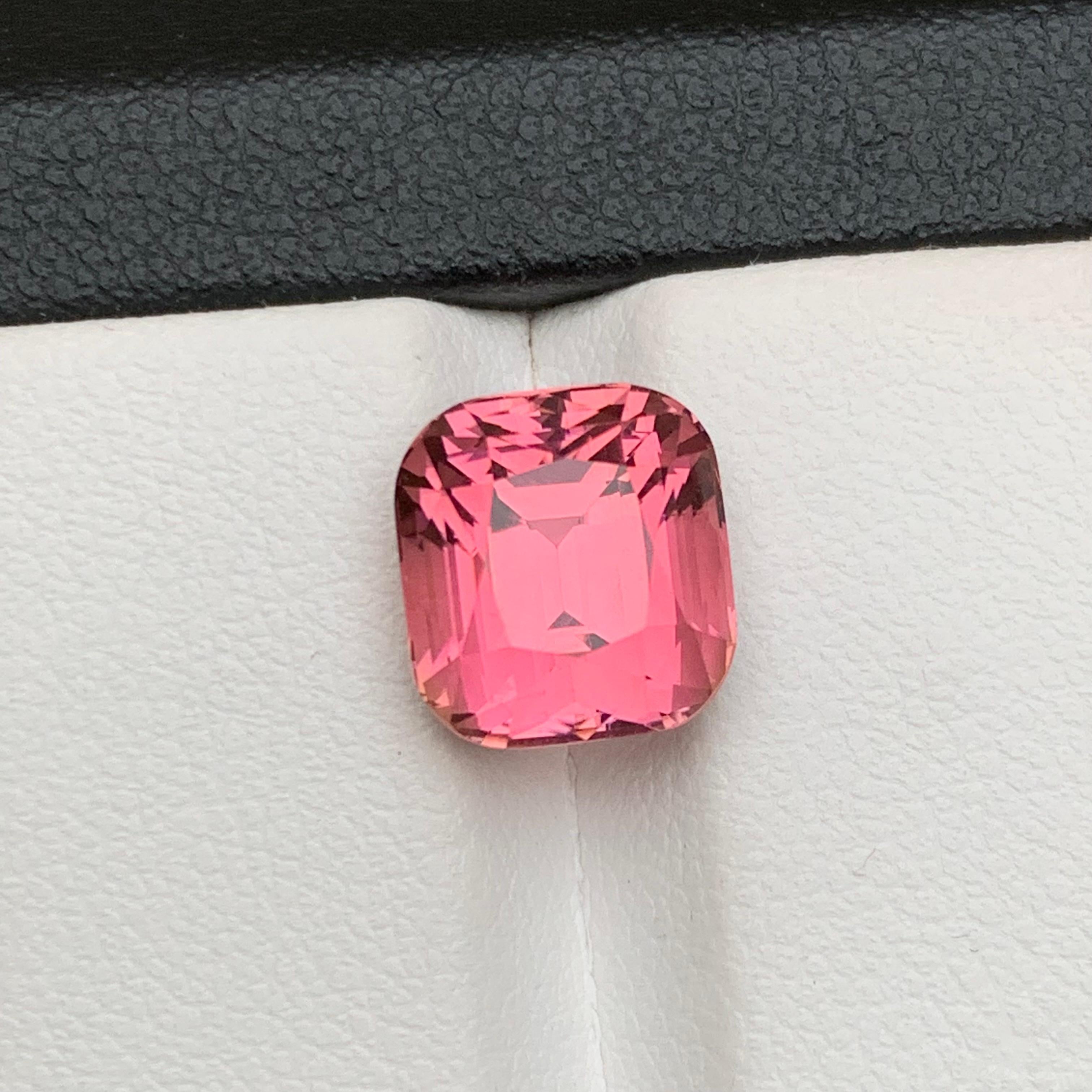 Contemporaneo Anello con tormalina naturale rosa, ciondolo, gemma sciolta da 5,45 carati con taglio a cuscino - Gioielli in vendita