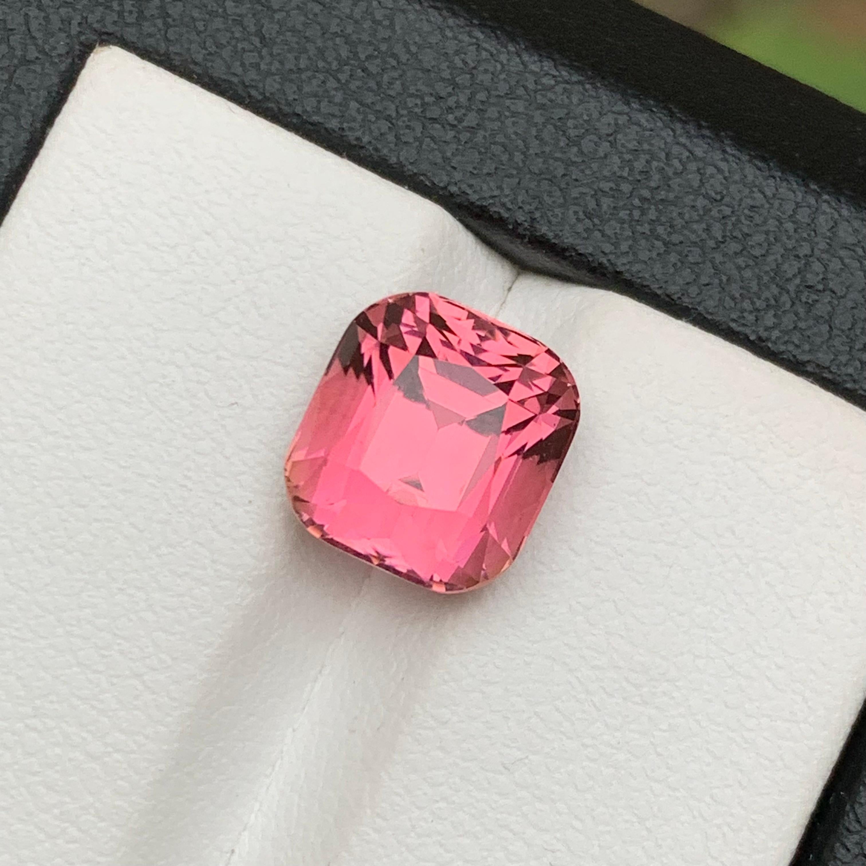Anello con tormalina naturale rosa, ciondolo, gemma sciolta da 5,45 carati con taglio a cuscino - Gioielli in vendita 3