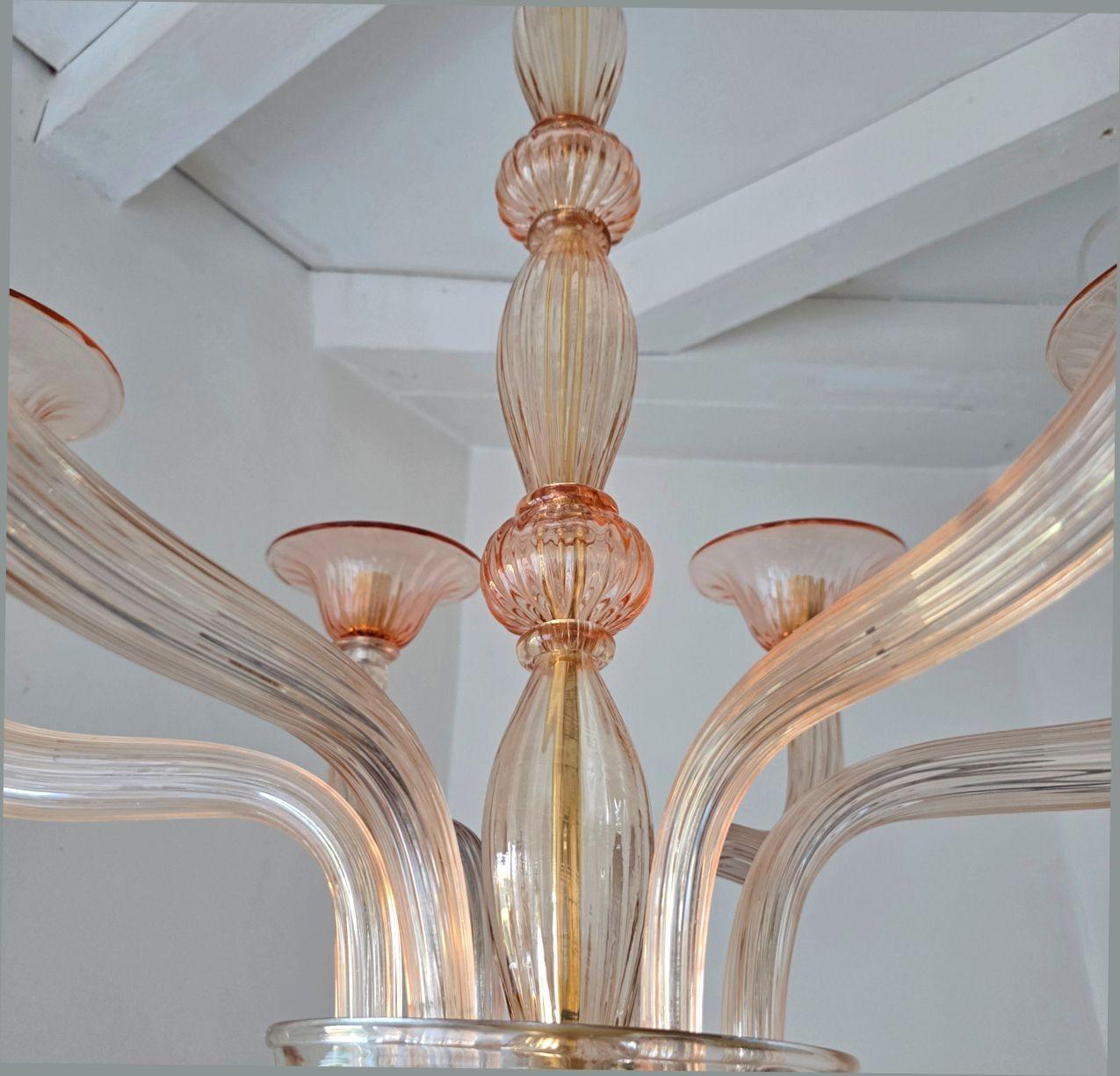 Lampadario neoclassico rosa in vetro di Murano In condizioni ottime in vendita a Dallas, TX