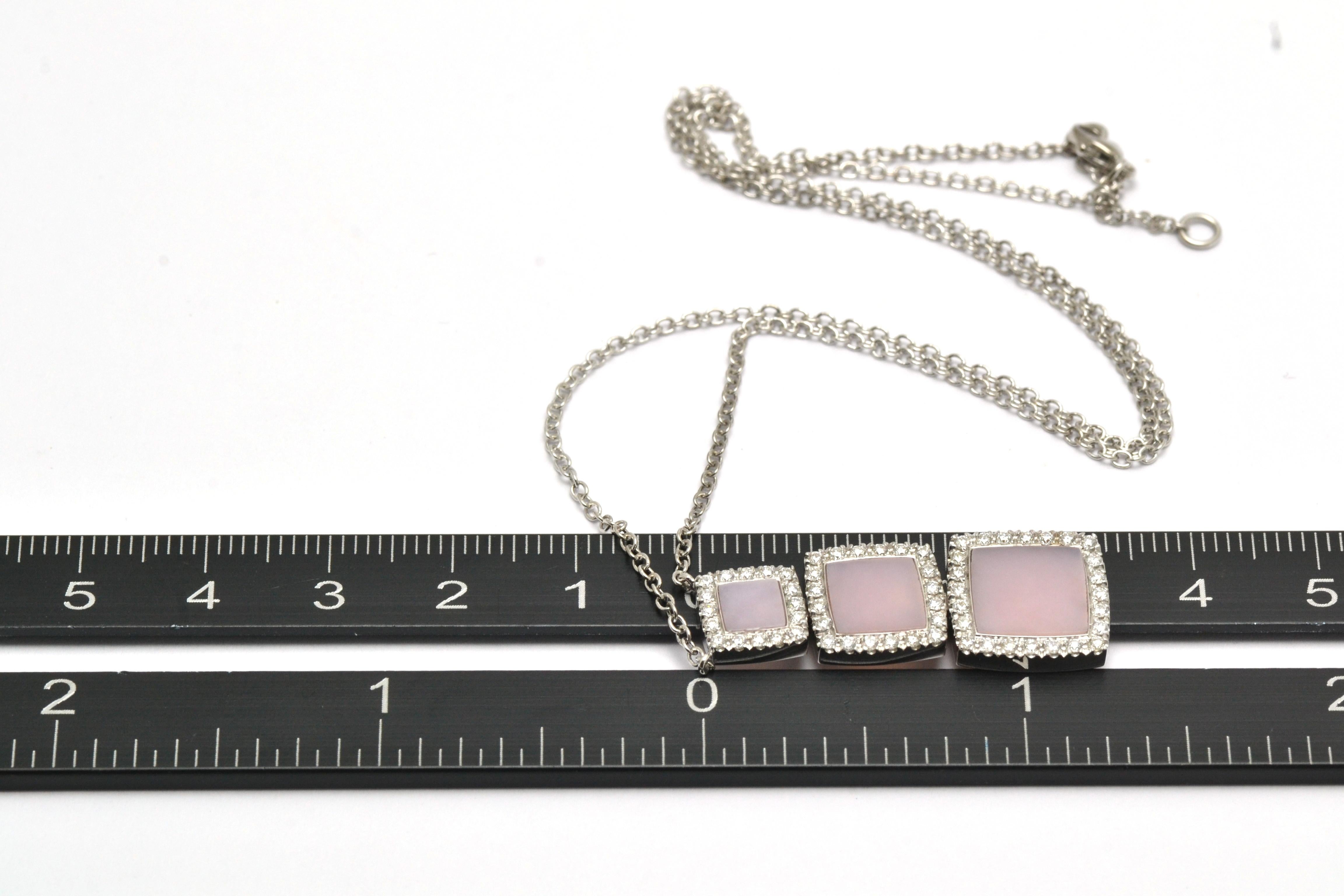 Halskette aus 18 Karat Weißgold mit rosa Opal, hergestellt in Italien im Zustand „Neu“ im Angebot in Valenza , IT