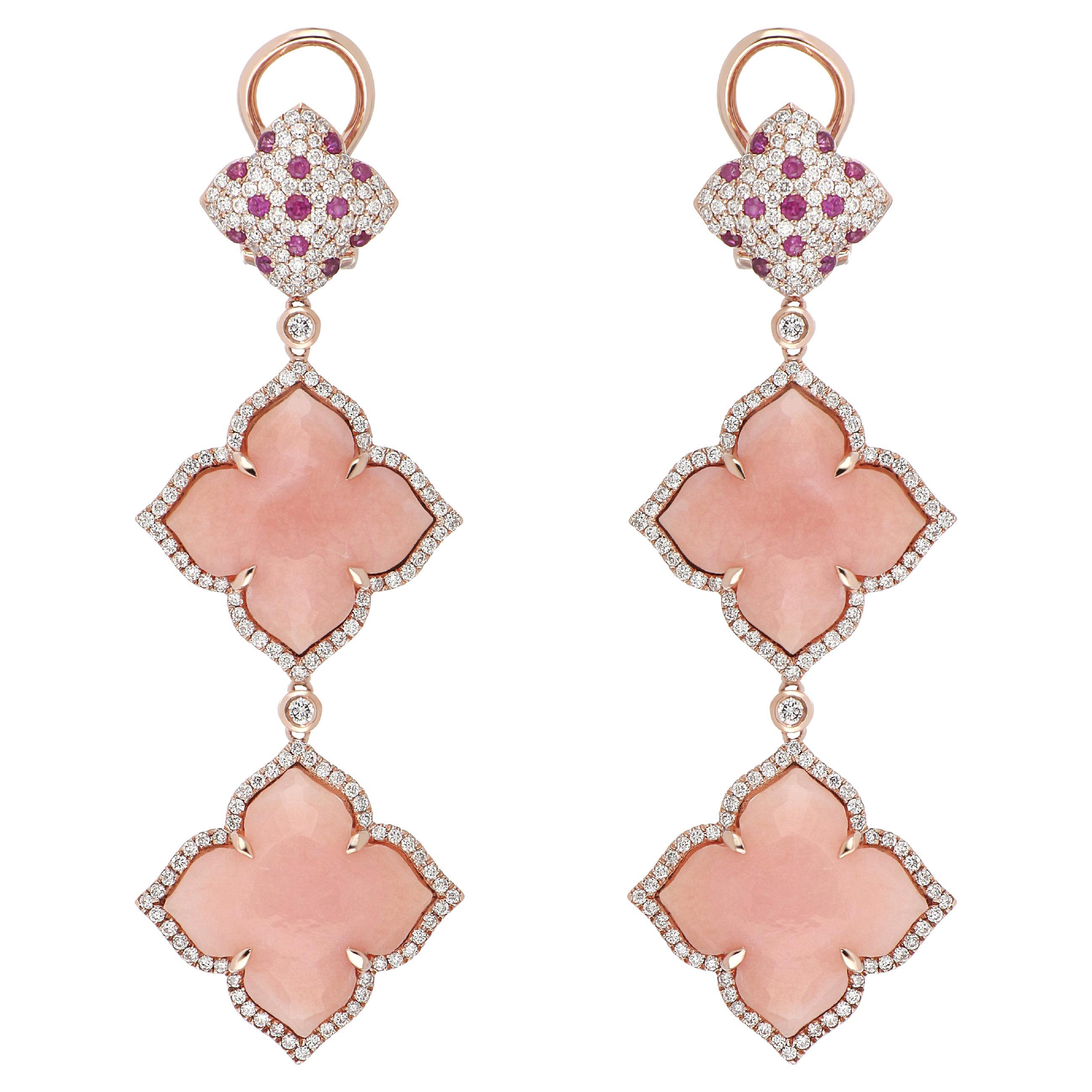 Boucles d'oreilles en or rose 14 carats avec opale rose et diamants