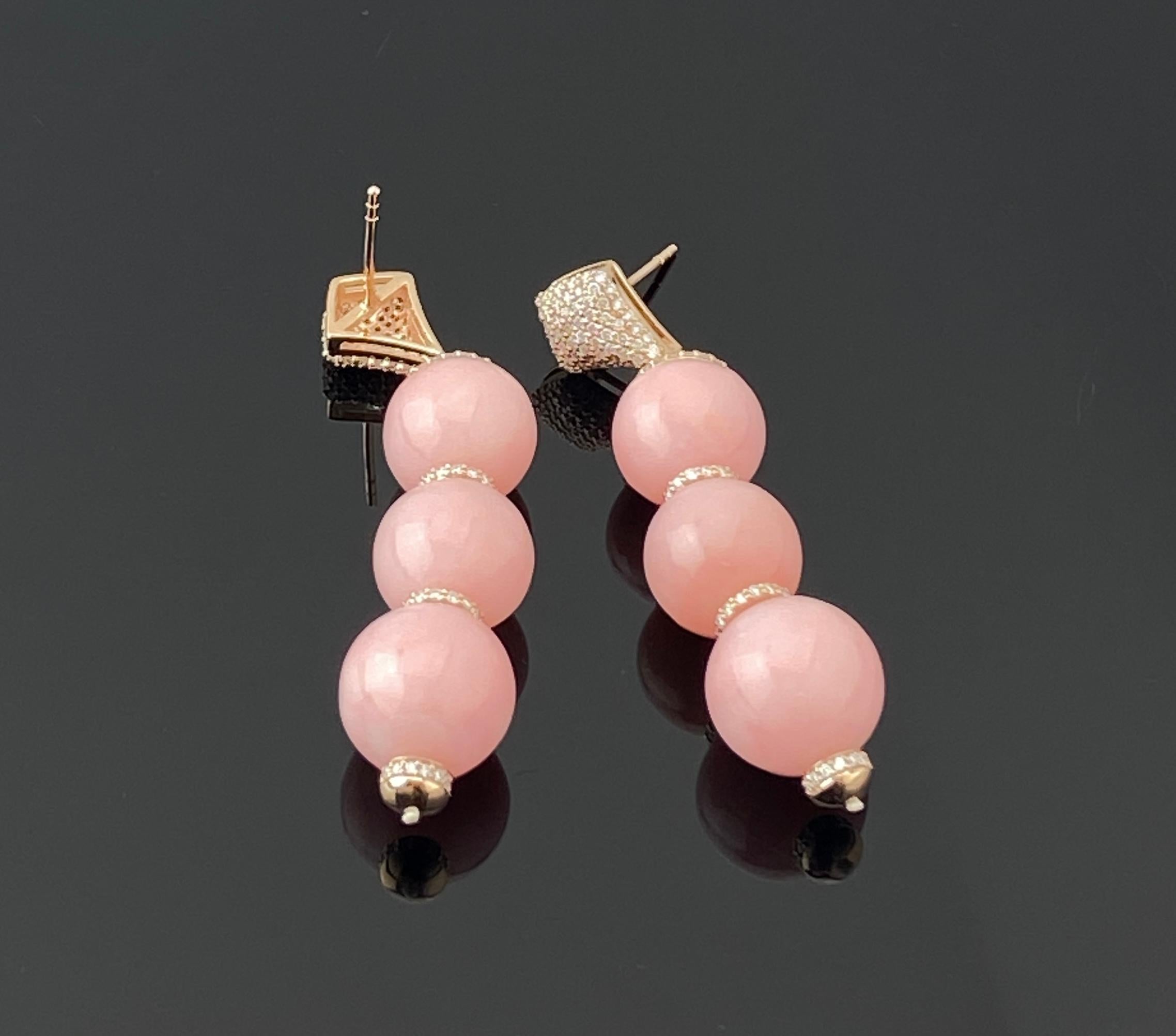 Orecchini con perle di opale rosa e diamanti in oro rosa 18 carati In condizioni Nuovo in vendita a Bangkok, Thailand