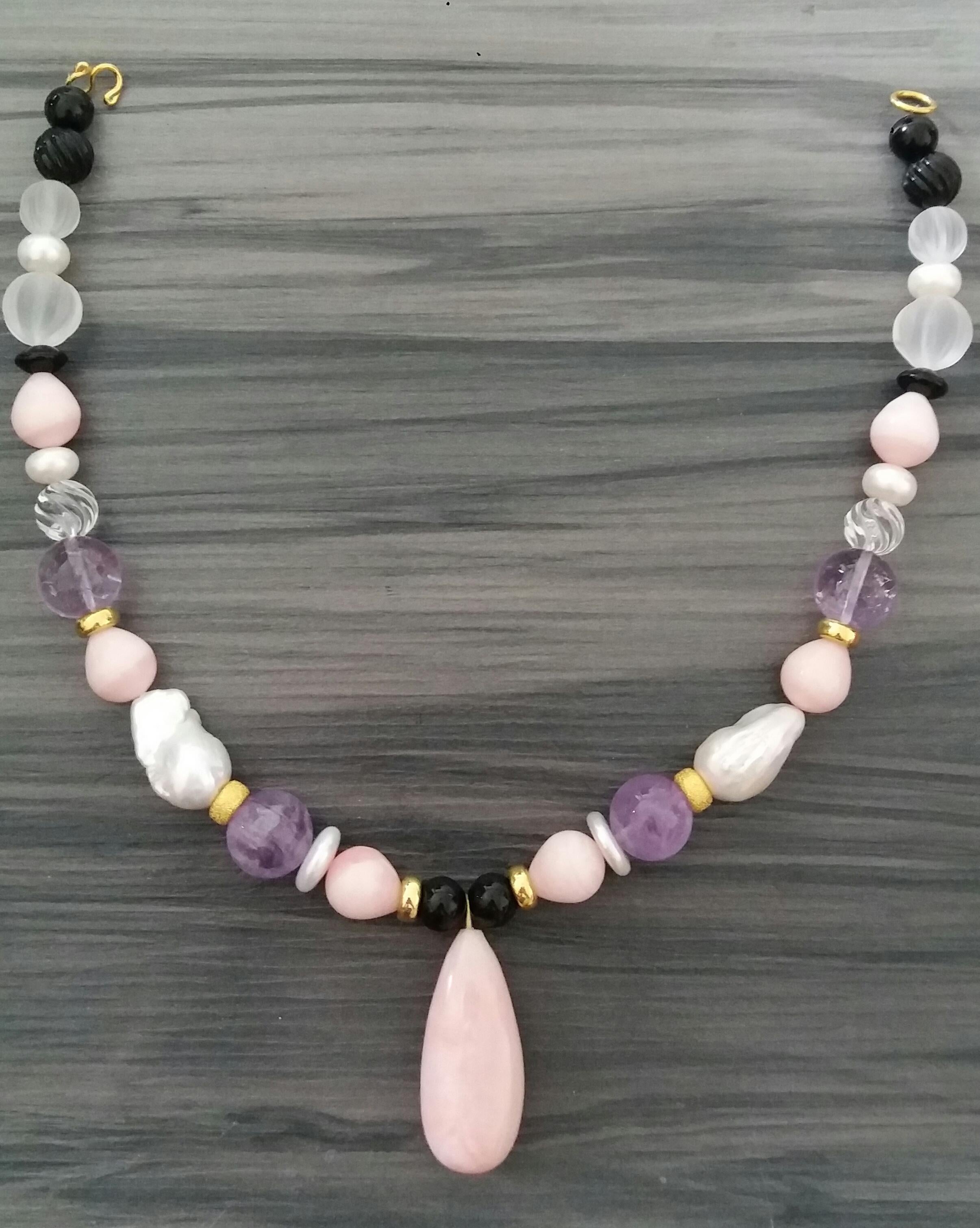Pink Opal Beads and Pendant Amethyst Pearls Quartz Onyx Yellow Gold Necklace For Sale 4