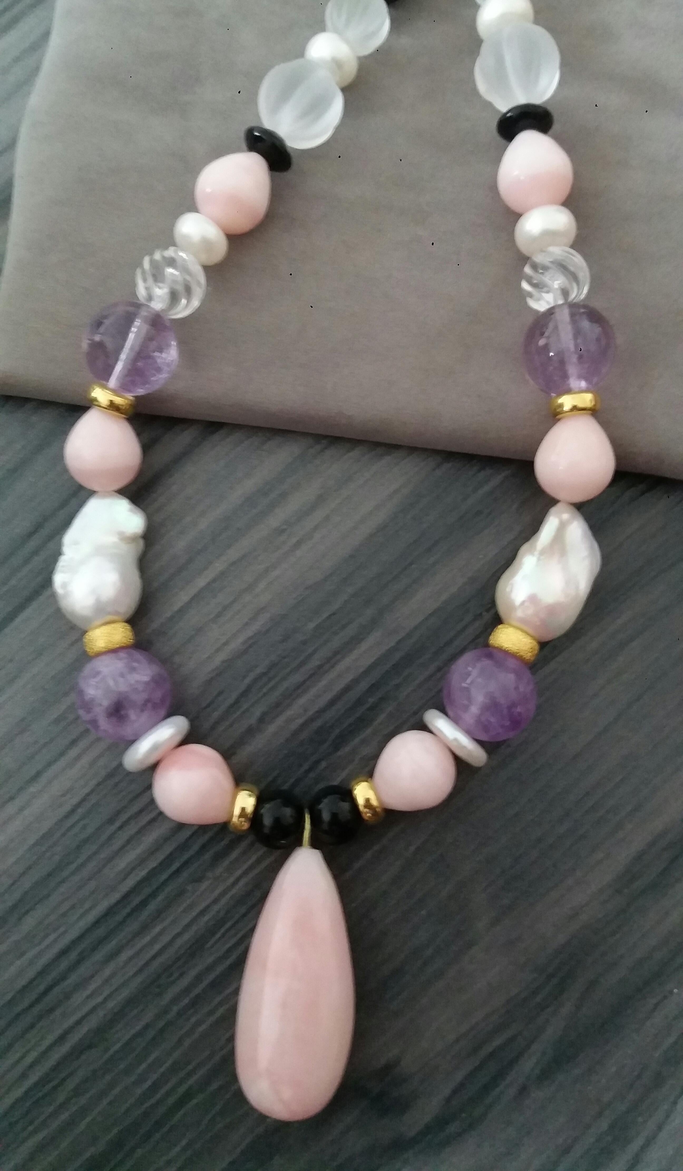 Pink Opal Beads and Pendant Amethyst Pearls Quartz Onyx Yellow Gold Necklace For Sale 9