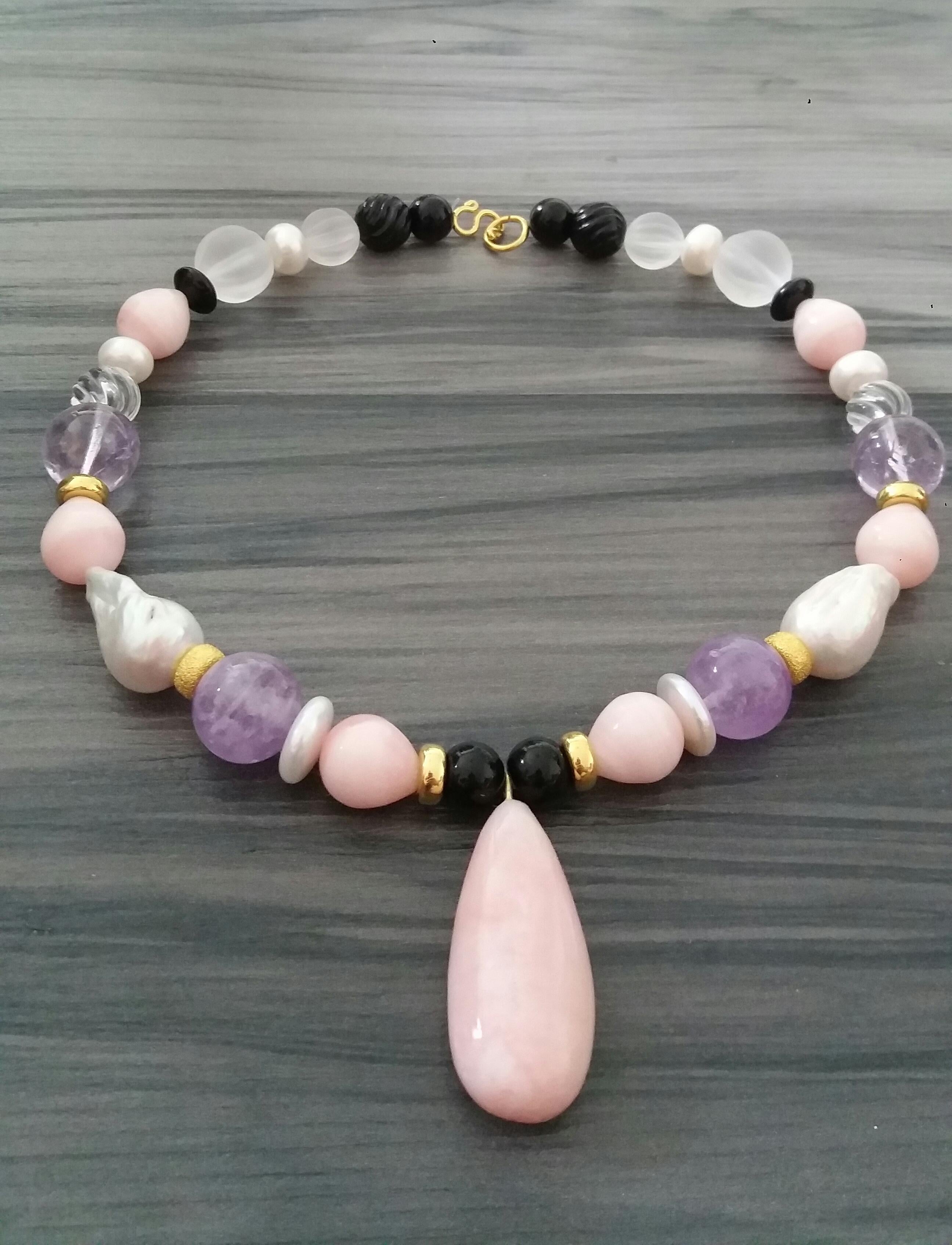 Pink Opal Beads and Pendant Amethyst Pearls Quartz Onyx Yellow Gold Necklace For Sale 10