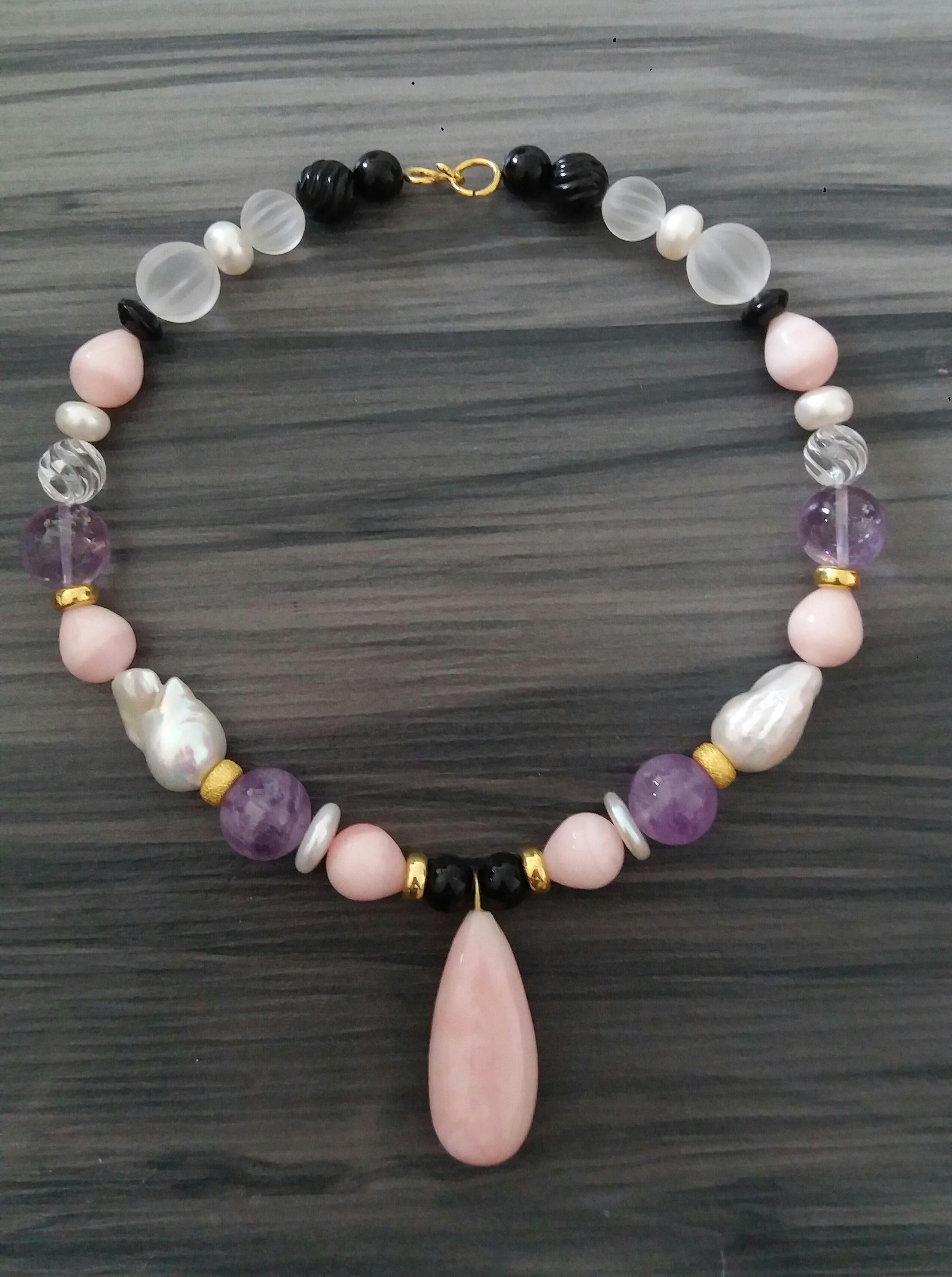 Pink Opal Beads and Pendant Amethyst Pearls Quartz Onyx Yellow Gold Necklace For Sale 11