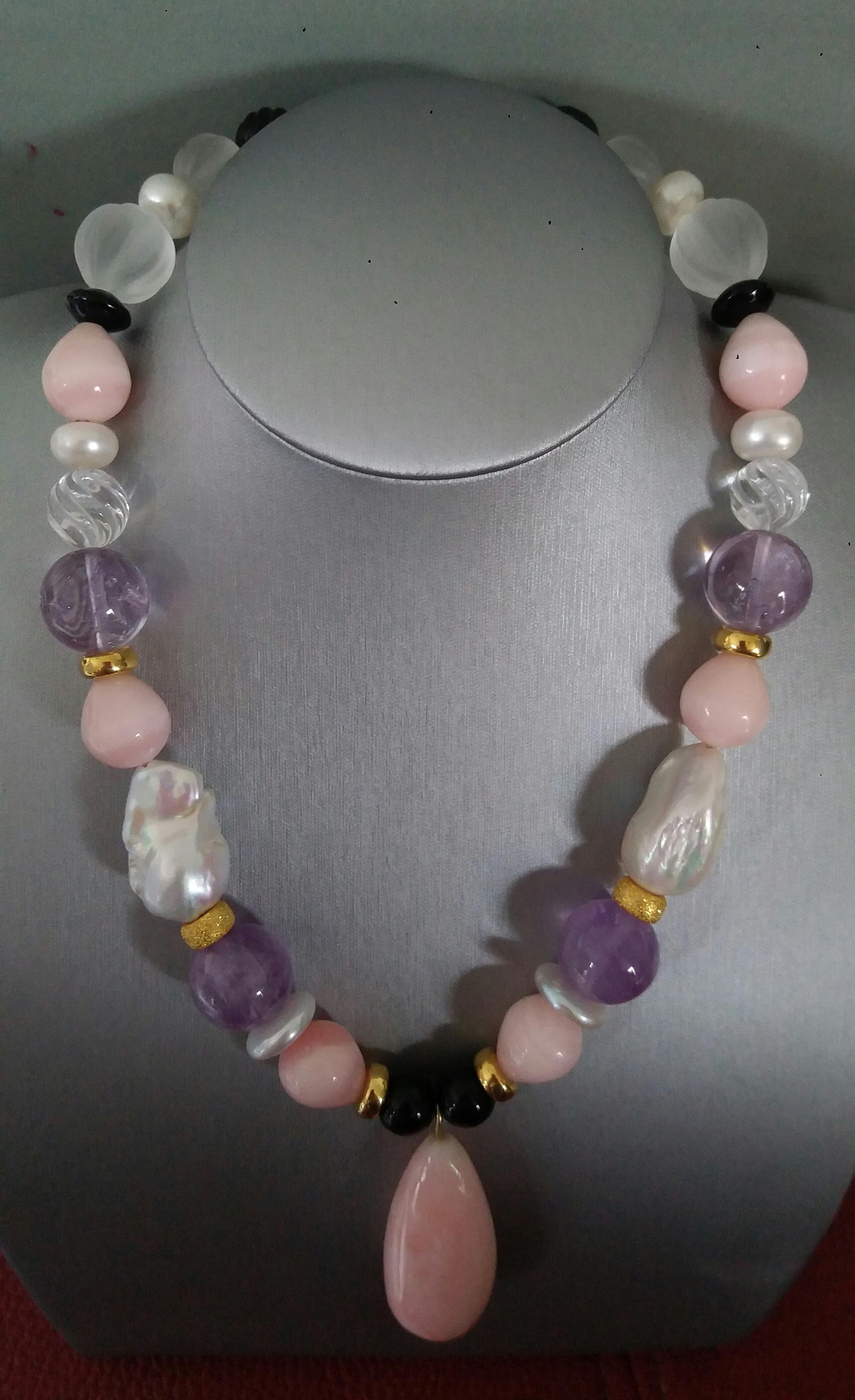 Pink Opal Beads and Pendant Amethyst Pearls Quartz Onyx Yellow Gold Necklace In Good Condition For Sale In Bangkok, TH