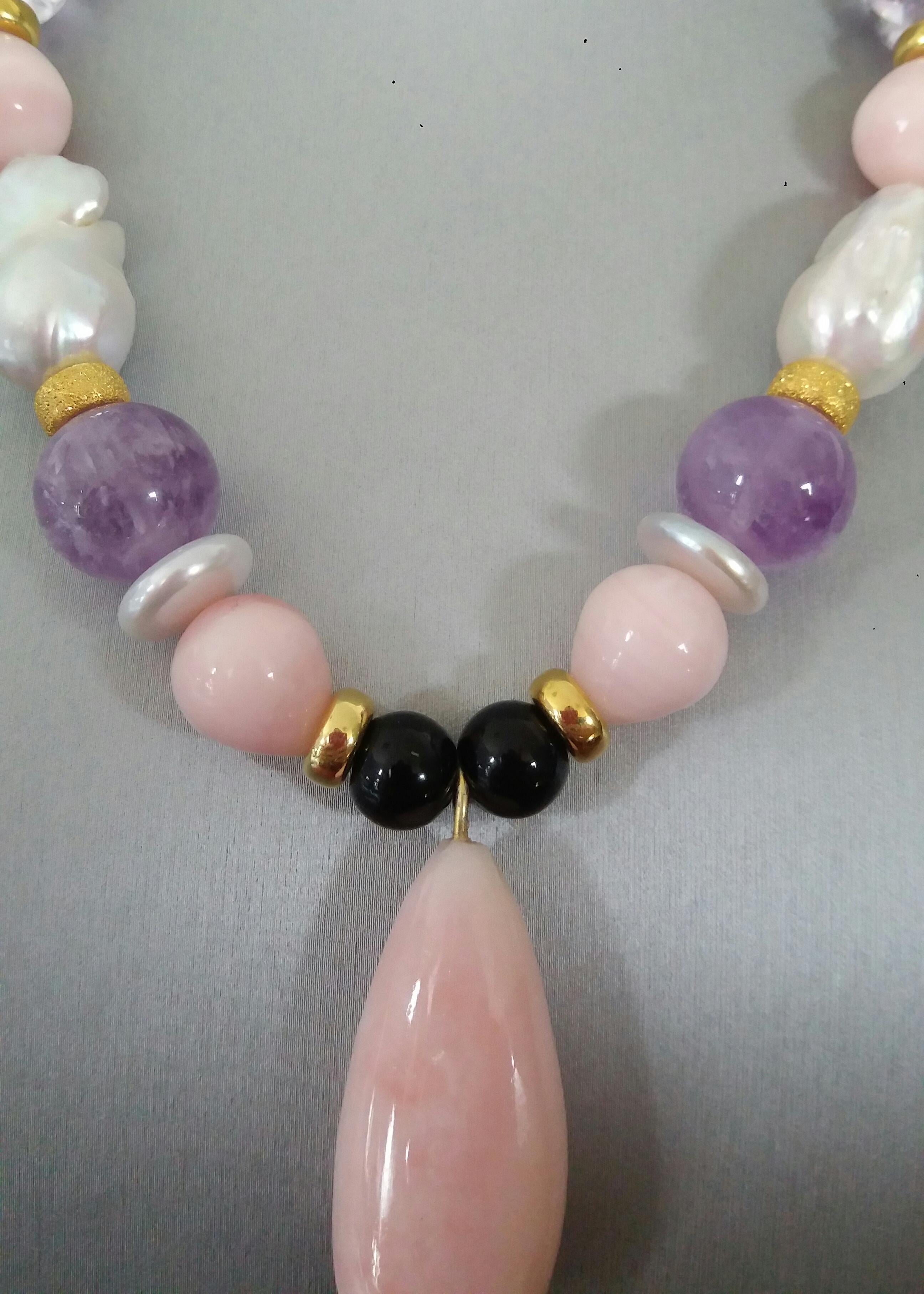 Women's Pink Opal Beads and Pendant Amethyst Pearls Quartz Onyx Yellow Gold Necklace For Sale