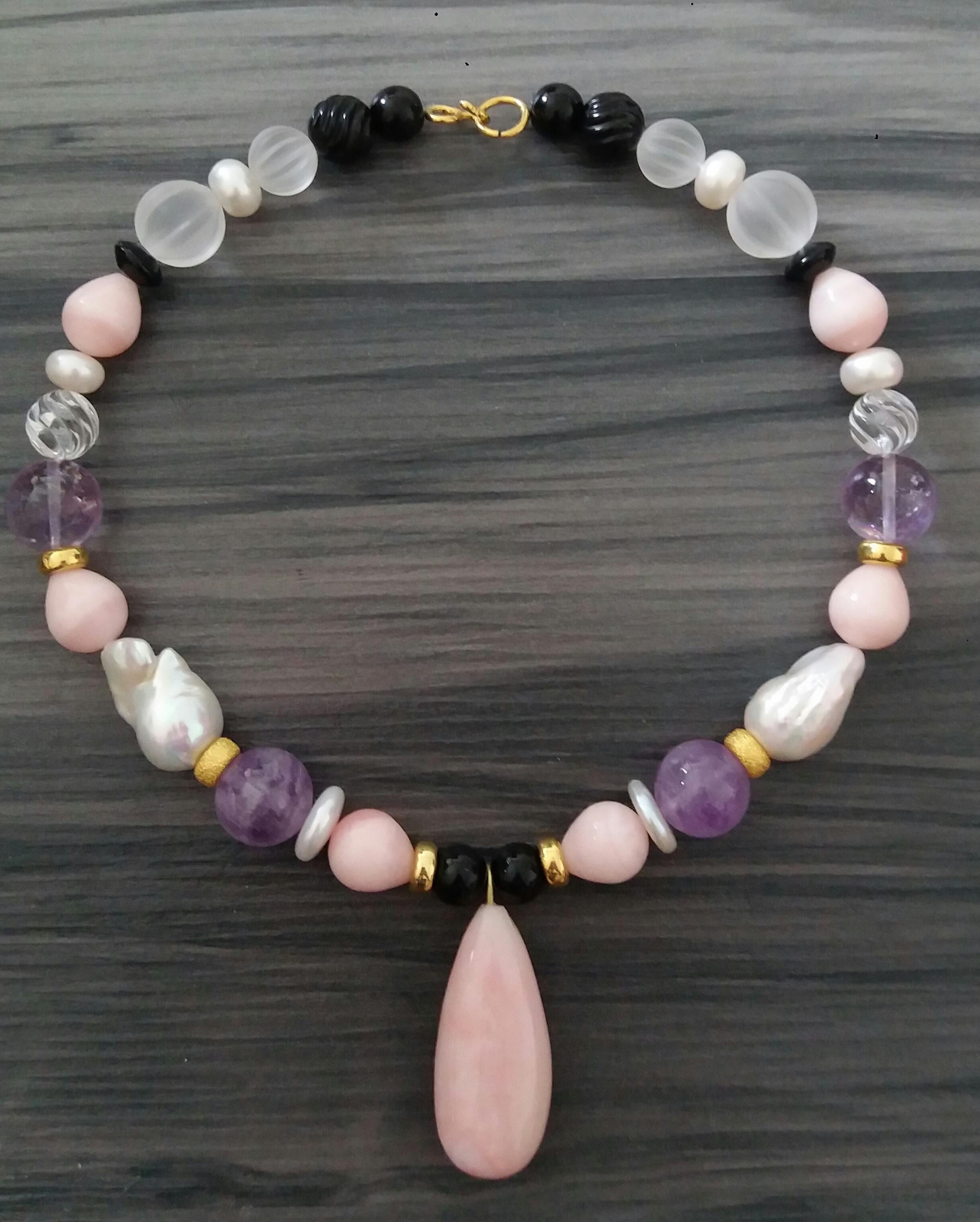 Pink Opal Beads and Pendant Amethyst Pearls Quartz Onyx Yellow Gold Necklace For Sale 2