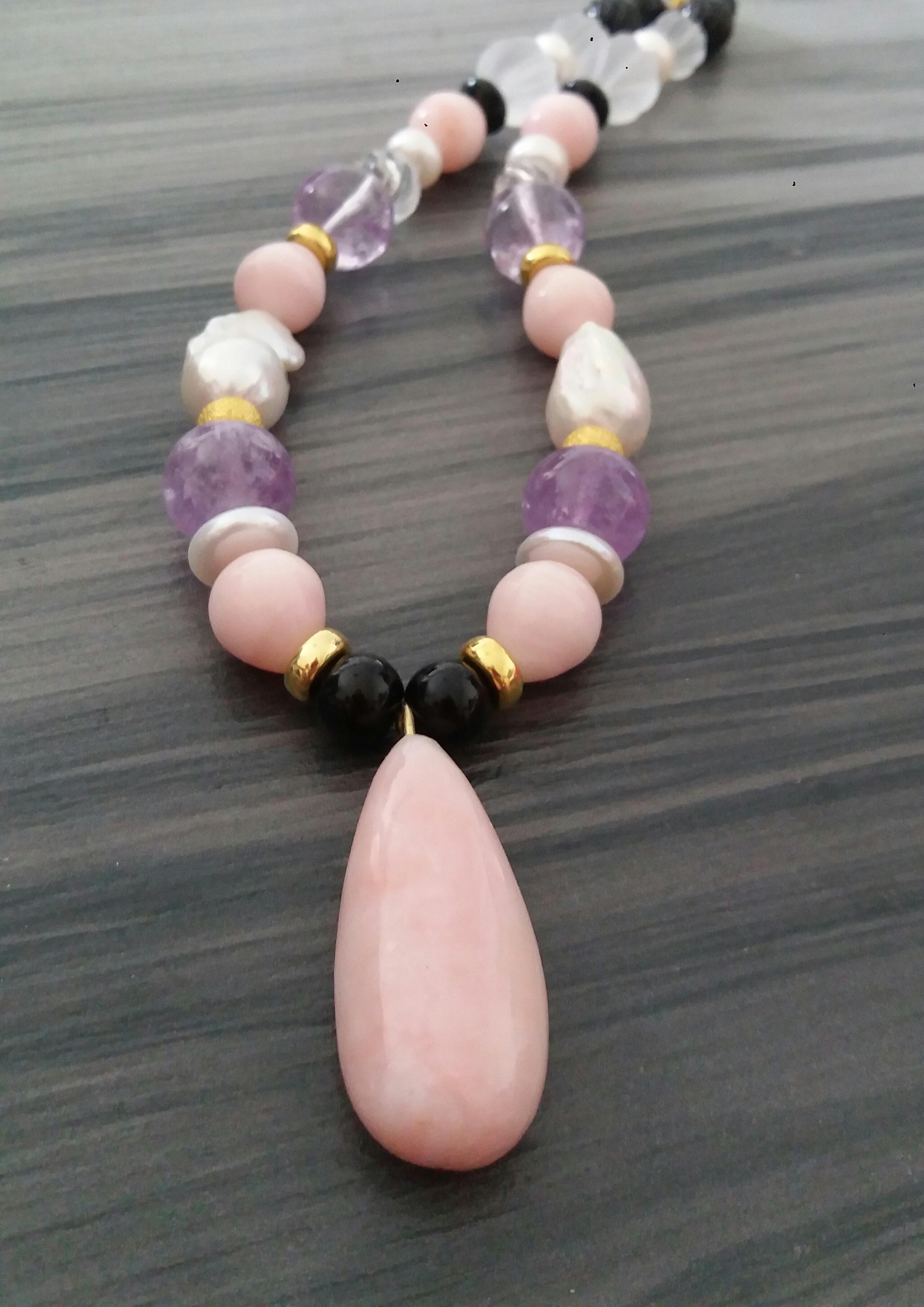 Pink Opal Beads and Pendant Amethyst Pearls Quartz Onyx Yellow Gold Necklace For Sale 3