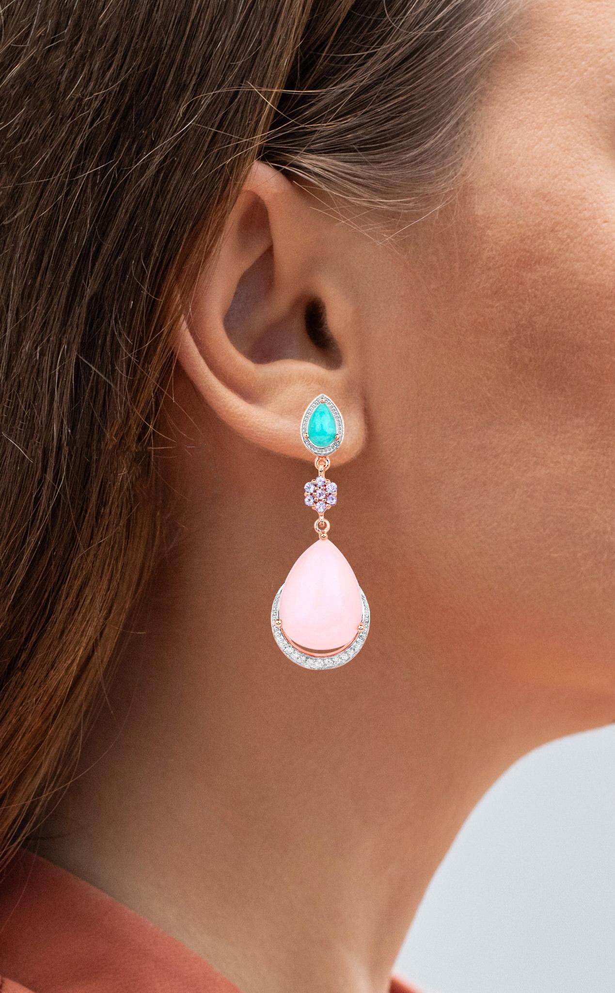 It comes with the Gemological Appraisal by GIA GG/AJP
All gemstones are natural
2 Pink Opals = 29.00 Carats
2 Amazonites = 2.00 Carats
14 Tanzanites = 0.48 Carats
18 White Topazes = 0.28 Carats
Metal: 18K Rose Gold Plated Sterling Silver
Dimensions: