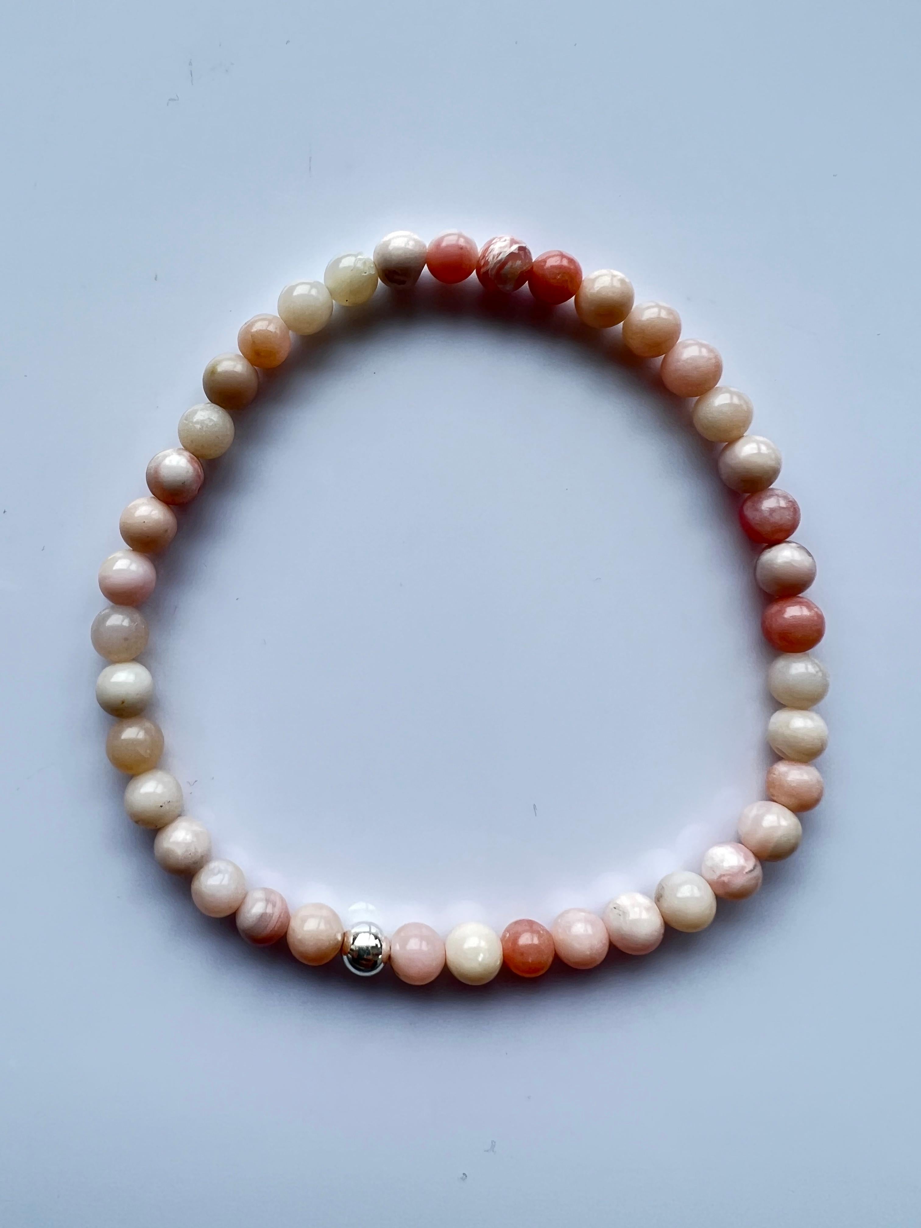 Contemporain Opale rose Bracelet perlé Chakra du coeur Gemmes semi-précieuses naturelles Argent en vente