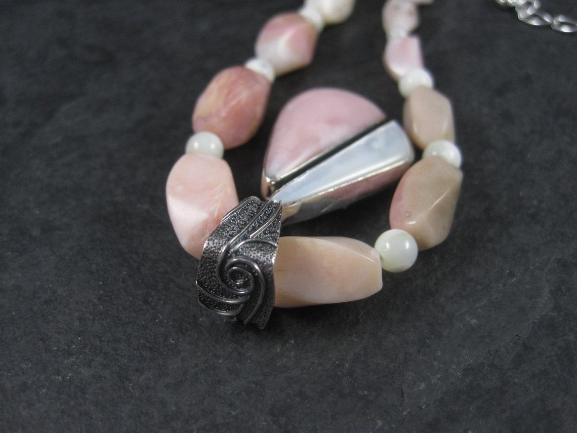 Pink Opal Mother of Pearl Necklace and Pendant Jewelry Set For Sale 5