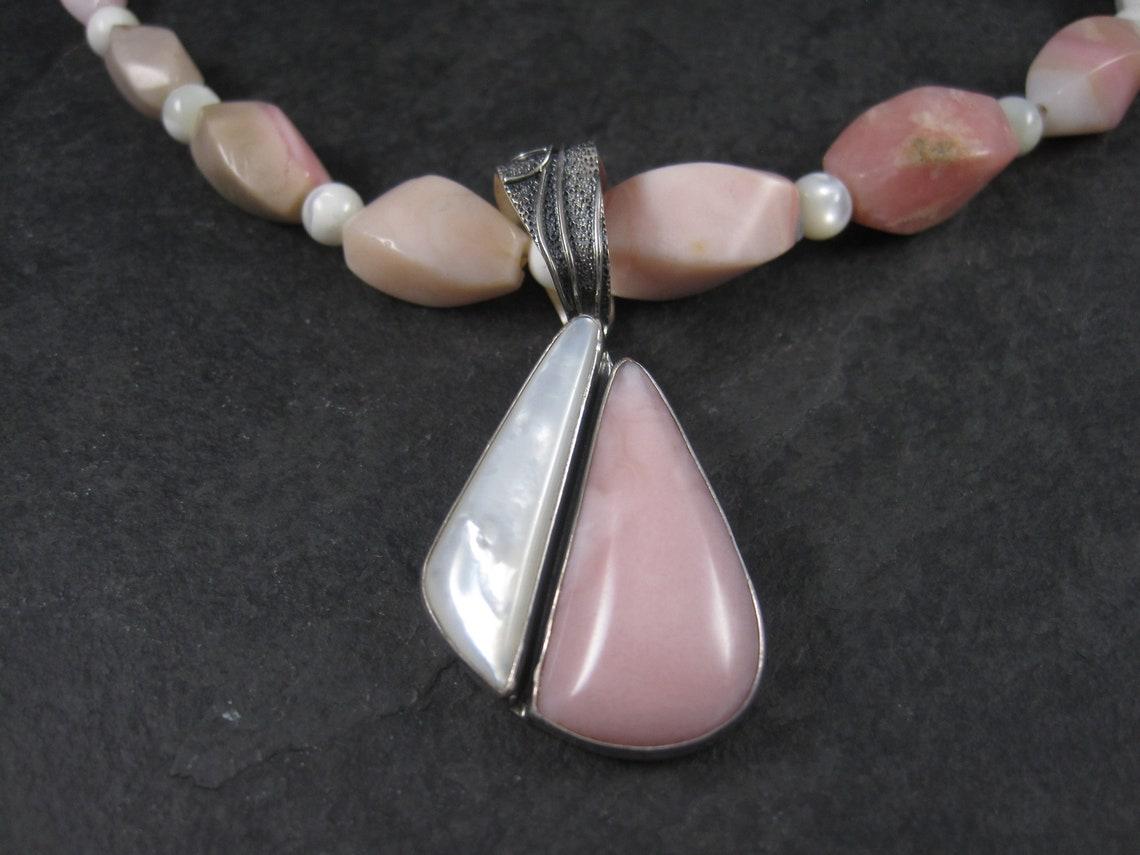 Pink Opal Mother of Pearl Necklace and Pendant Jewelry Set In Excellent Condition For Sale In Webster, SD