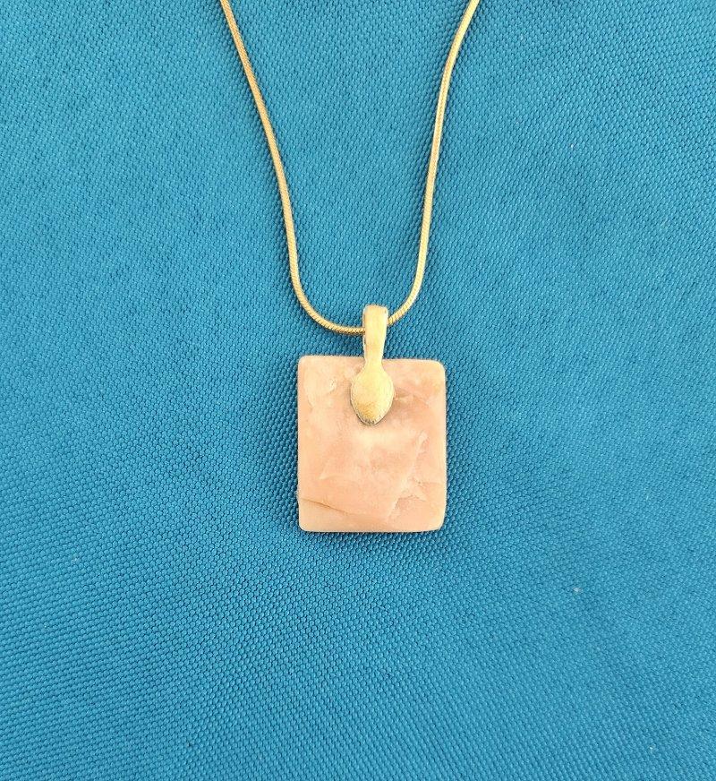 Pink Opal Pendant on Sterling Silver Vermeil Necklace Chain, Vintage, Stamped in vendita 3