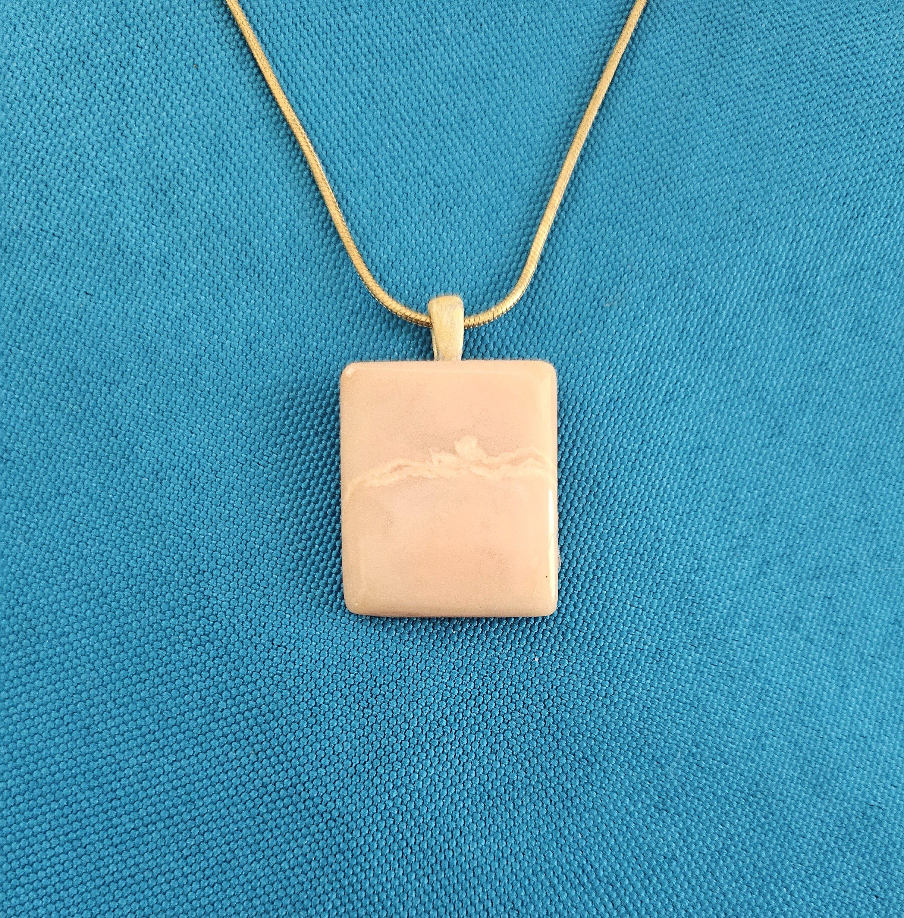 Mid-Century moderno Pink Opal Pendant on Sterling Silver Vermeil Necklace Chain, Vintage, Stamped in vendita