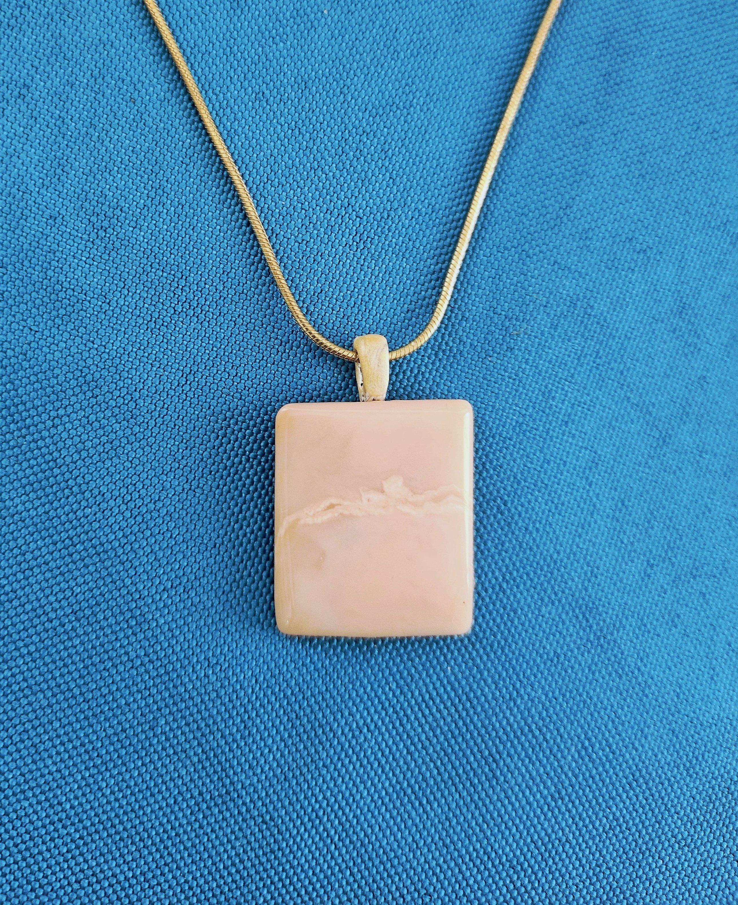 XX secolo Pink Opal Pendant on Sterling Silver Vermeil Necklace Chain, Vintage, Stamped in vendita