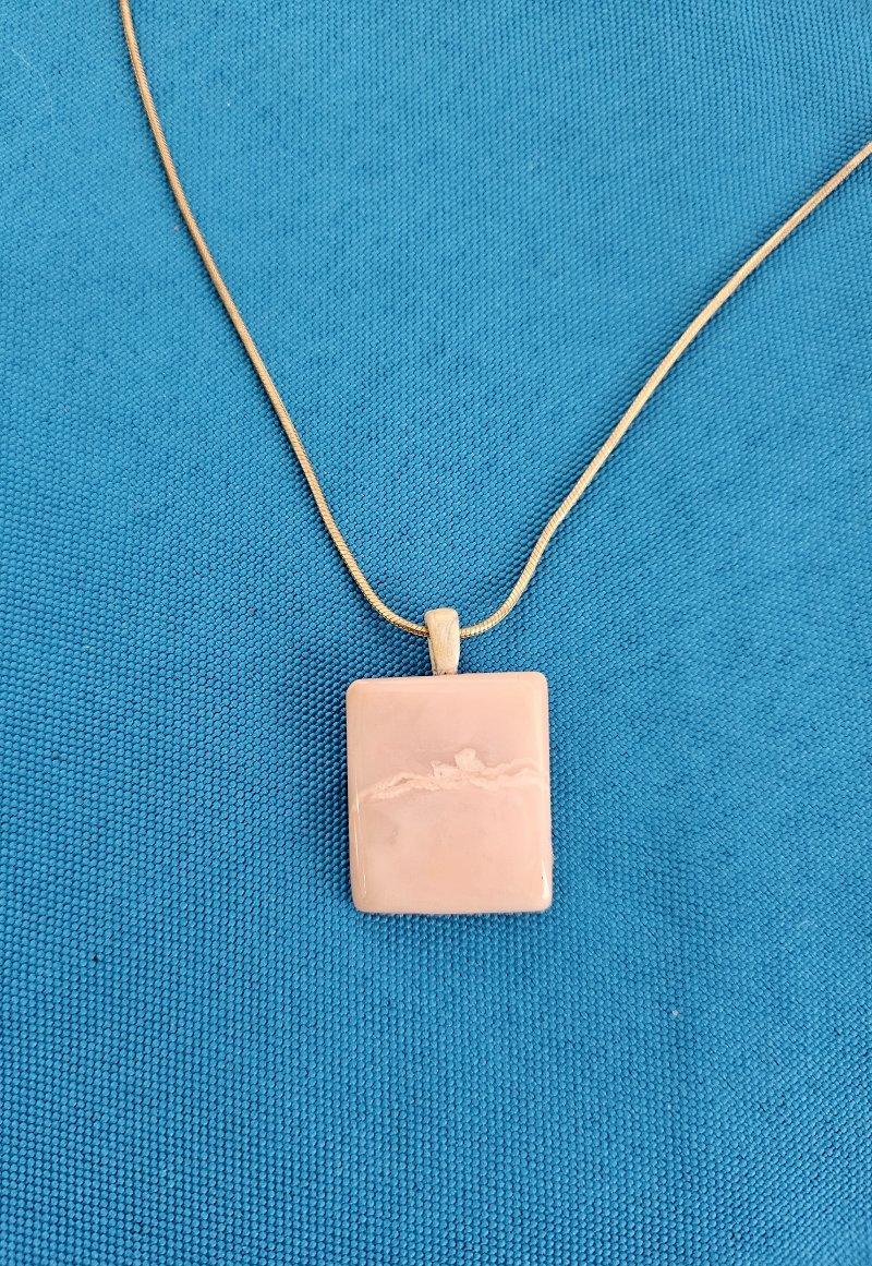 Pink Opal Pendant on Sterling Silver Vermeil Necklace Chain, Vintage, Stamped in vendita 1