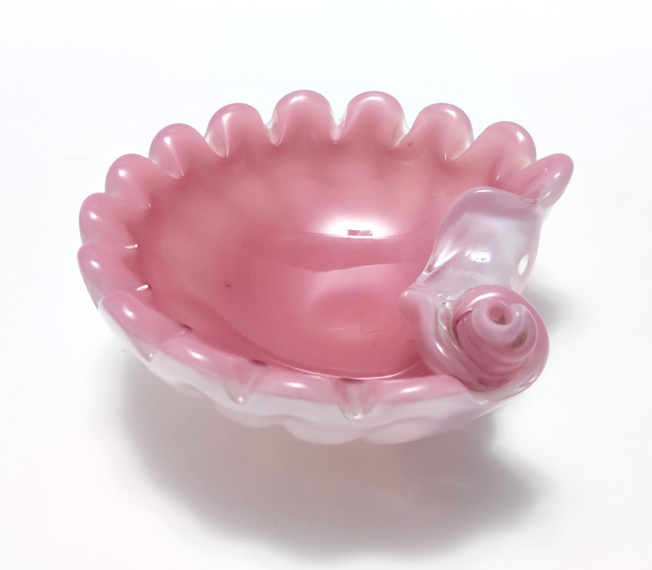 Mid-20th Century Pink Opaline and Lattimo Glass Shell Bowl or Ashtray by Fratelli Toso, Italy For Sale