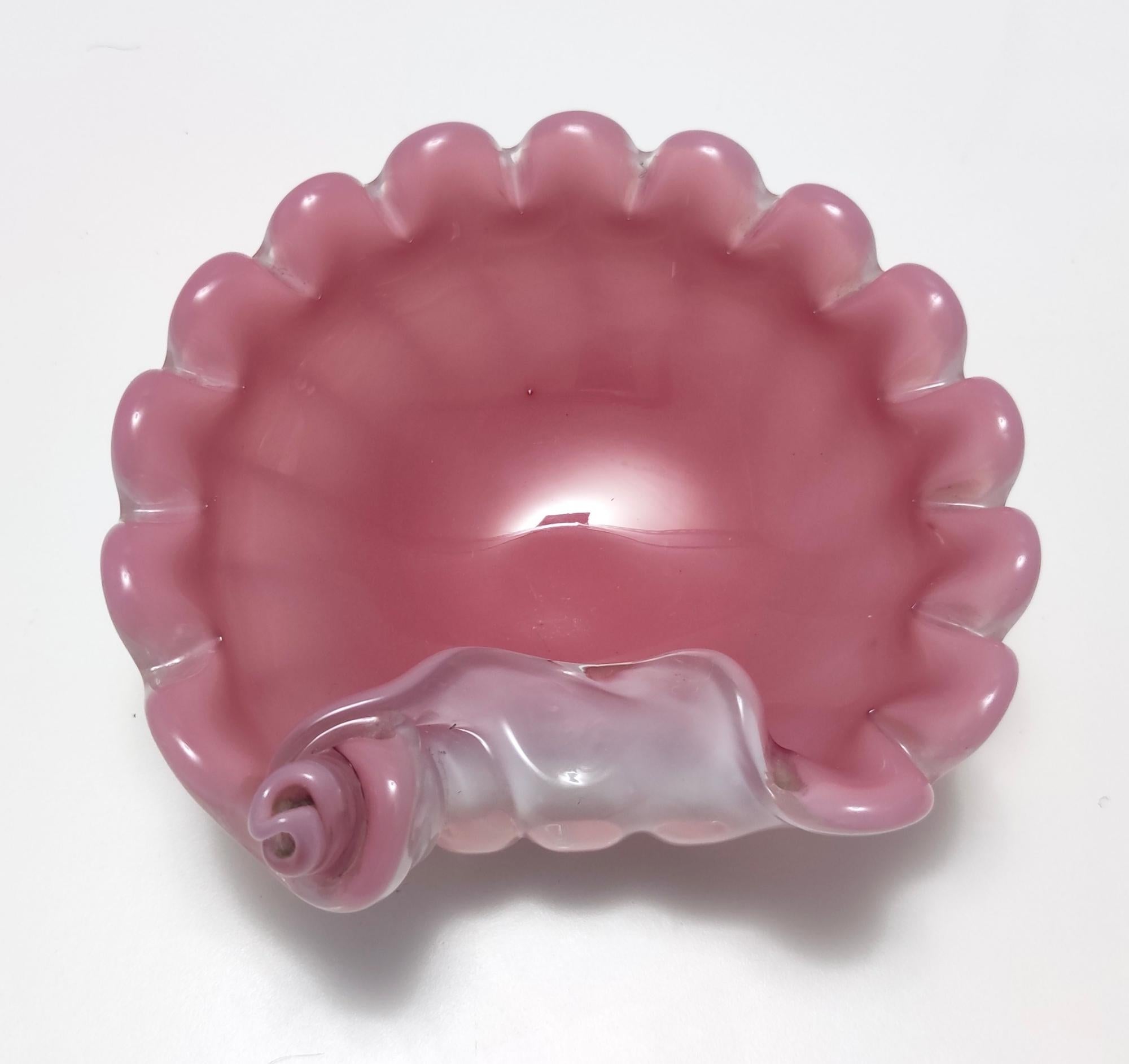 Pink Opaline and Lattimo Glass Shell Bowl or Ashtray by Fratelli Toso, Italy For Sale 1