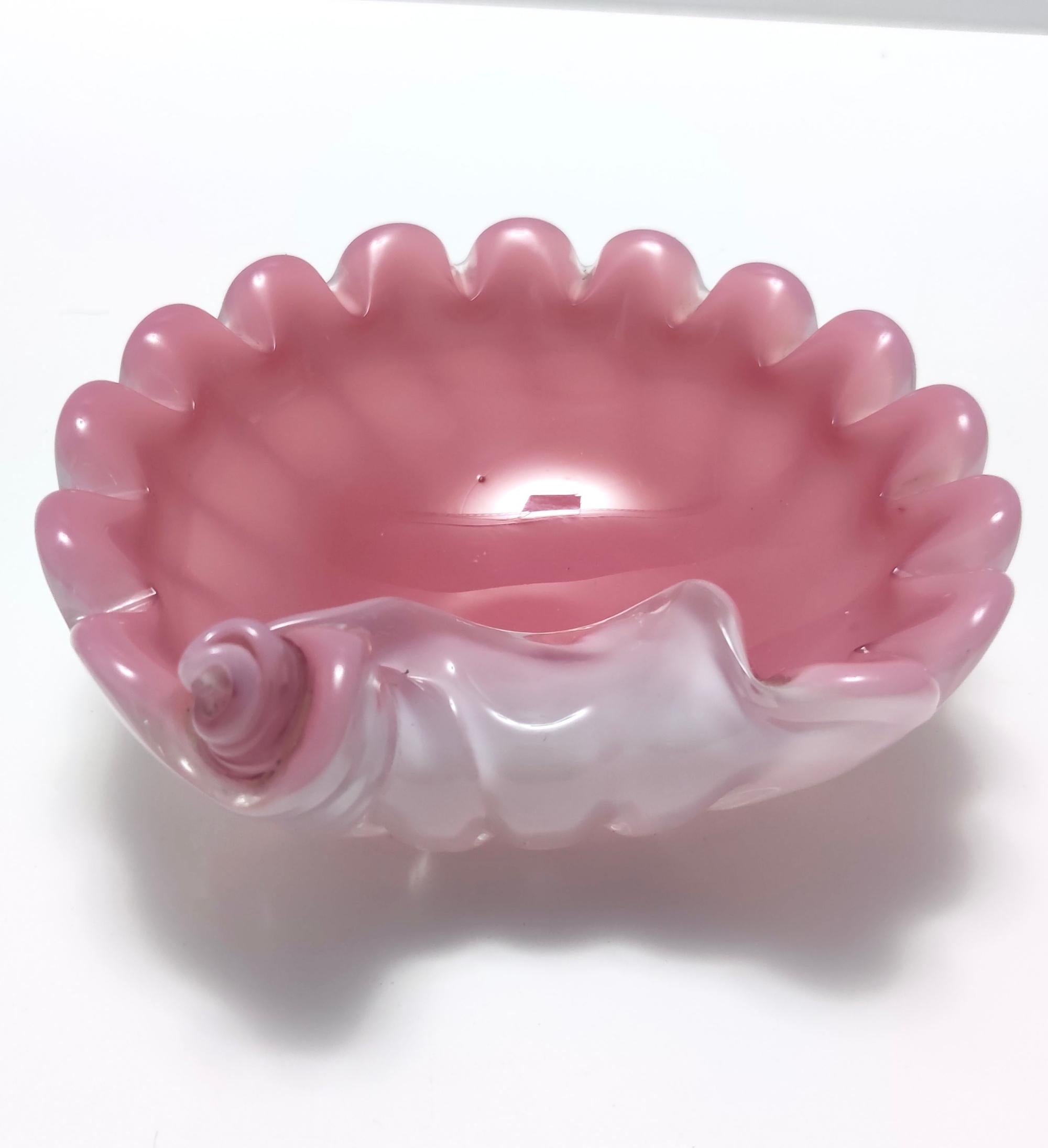 Pink Opaline and Lattimo Glass Shell Bowl or Ashtray by Fratelli Toso, Italy For Sale 2