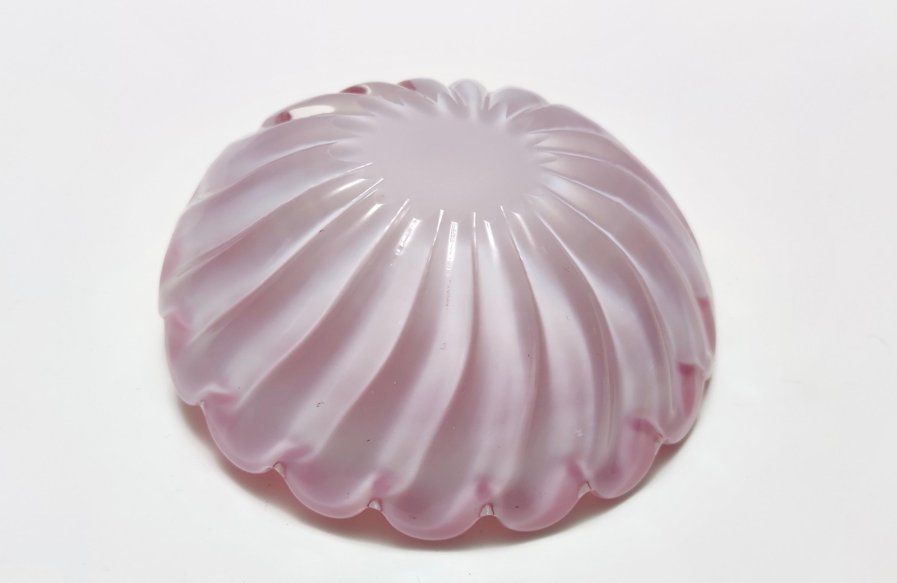 Pink Opaline and Lattimo Glass Shell Bowl or Ashtray by Fratelli Toso, Italy For Sale 3