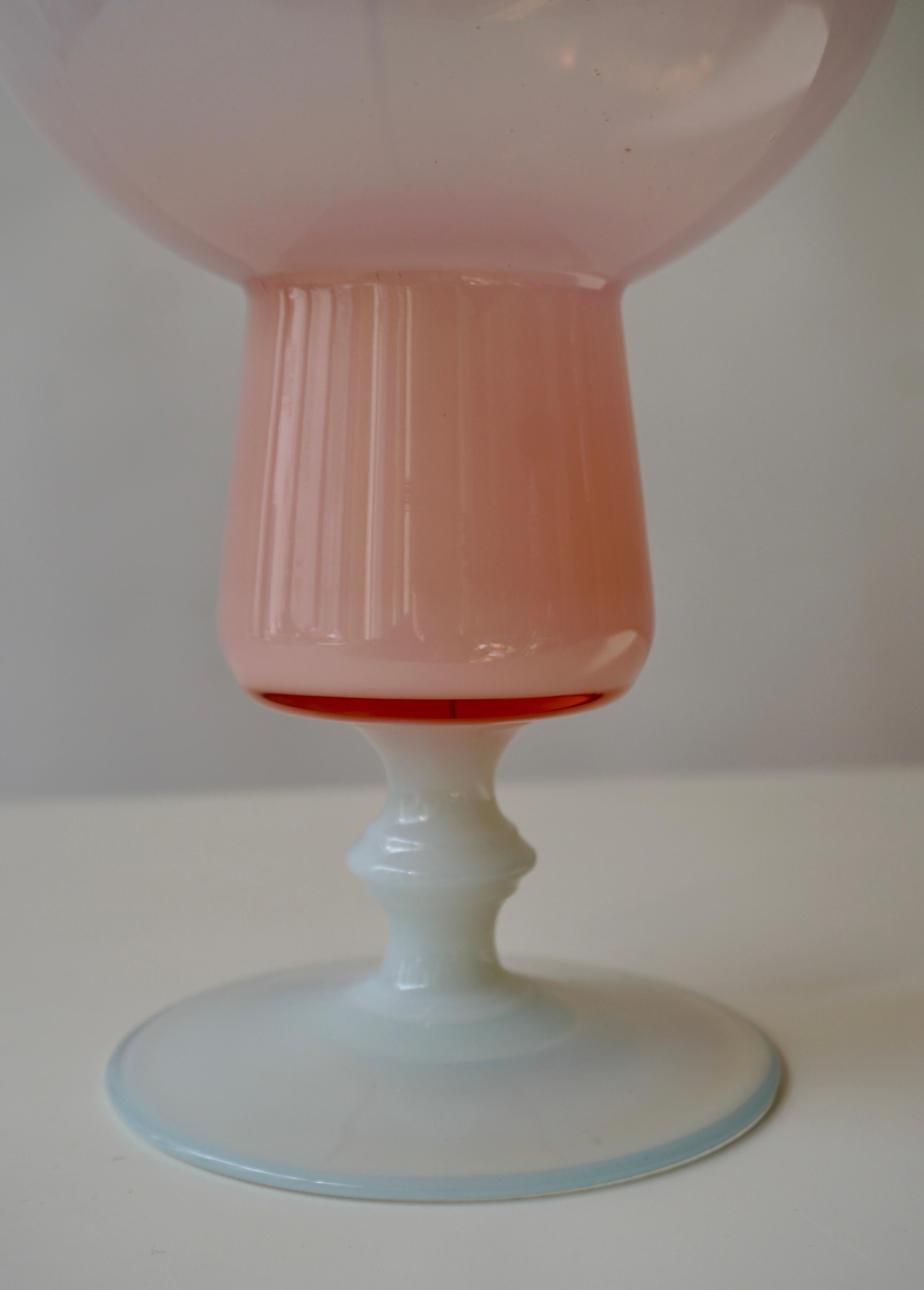 Lampe aus rosafarbenem Opalglas im Zustand „Gut“ im Angebot in Antwerp, BE