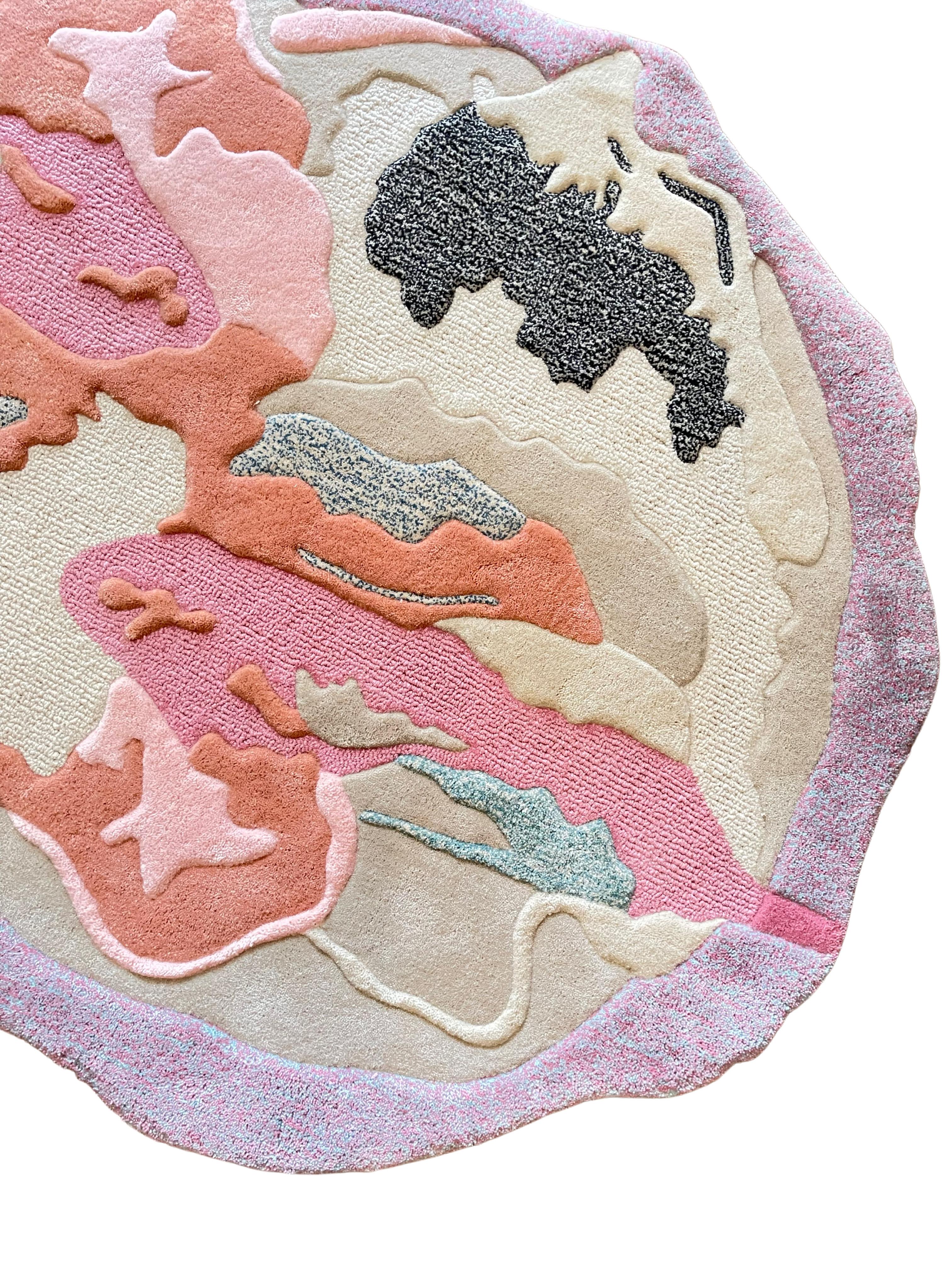 Abstrakter ovaler handgetufteter Wollteppich in Rosa, undurchsichtig, Pastellfarben, von RAG Home (Moderne) im Angebot