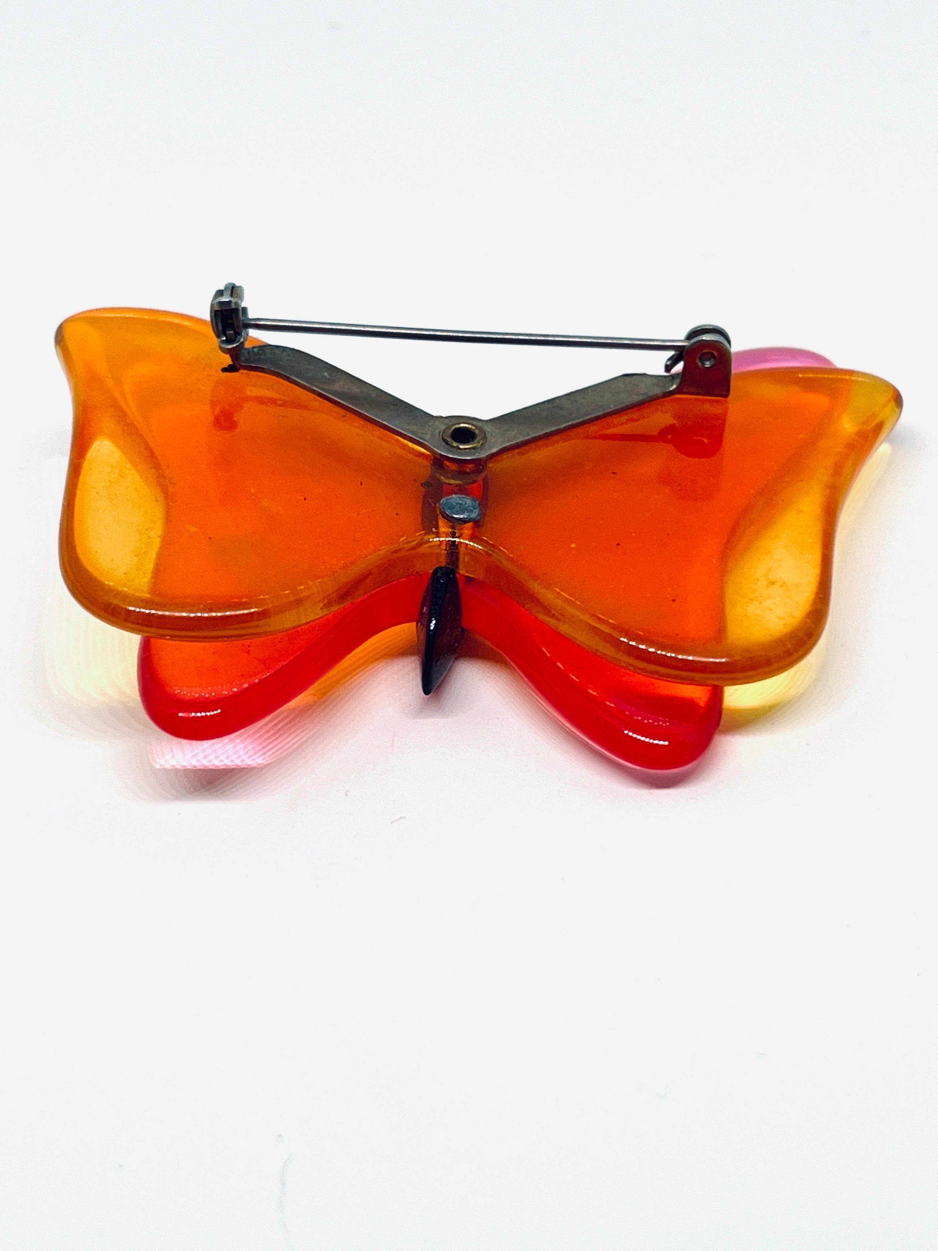 Pink Orange Twiggy-Style Mod Transparent Lucite Butterfly Brooch c. 1960s In Fair Condition For Sale In Lynnwood, WA