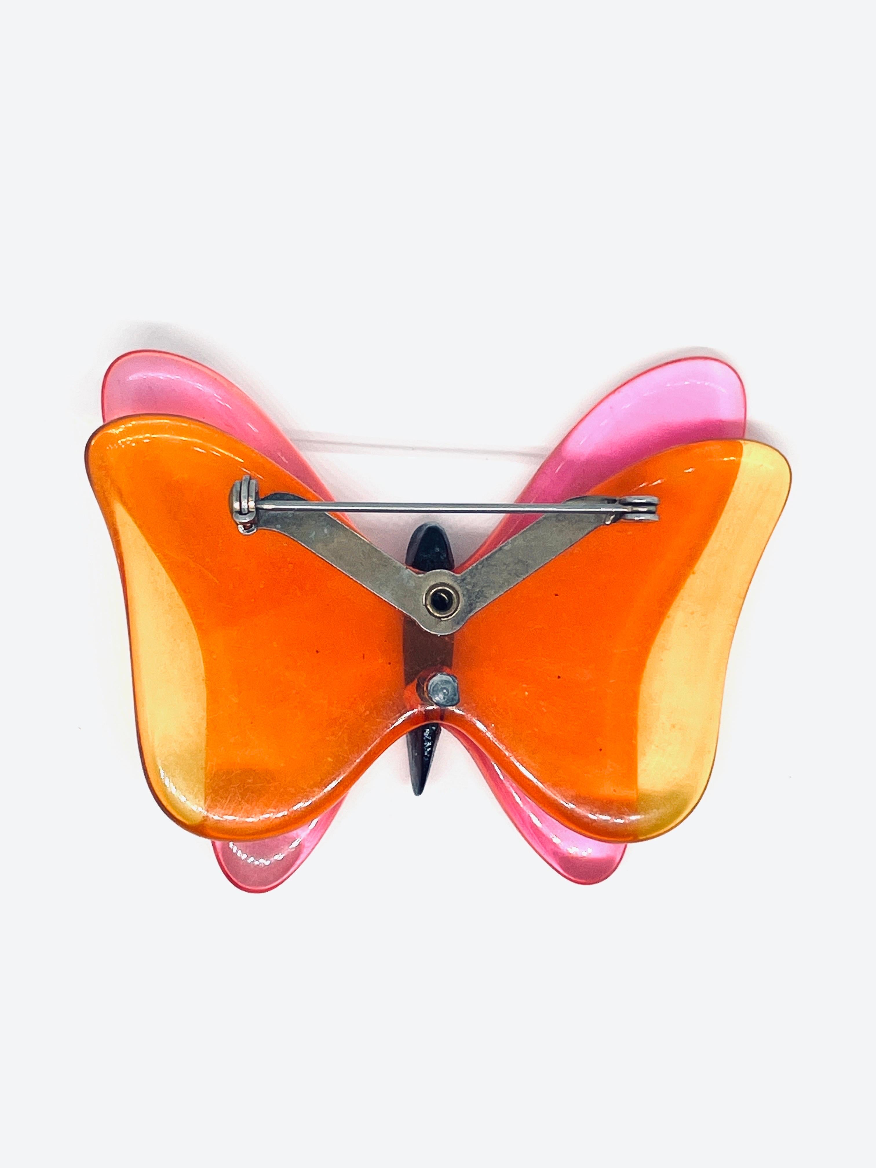 Pink Orange Twiggy-Style Mod Transparent Lucite Butterfly Brooch c. 1960s For Sale 1