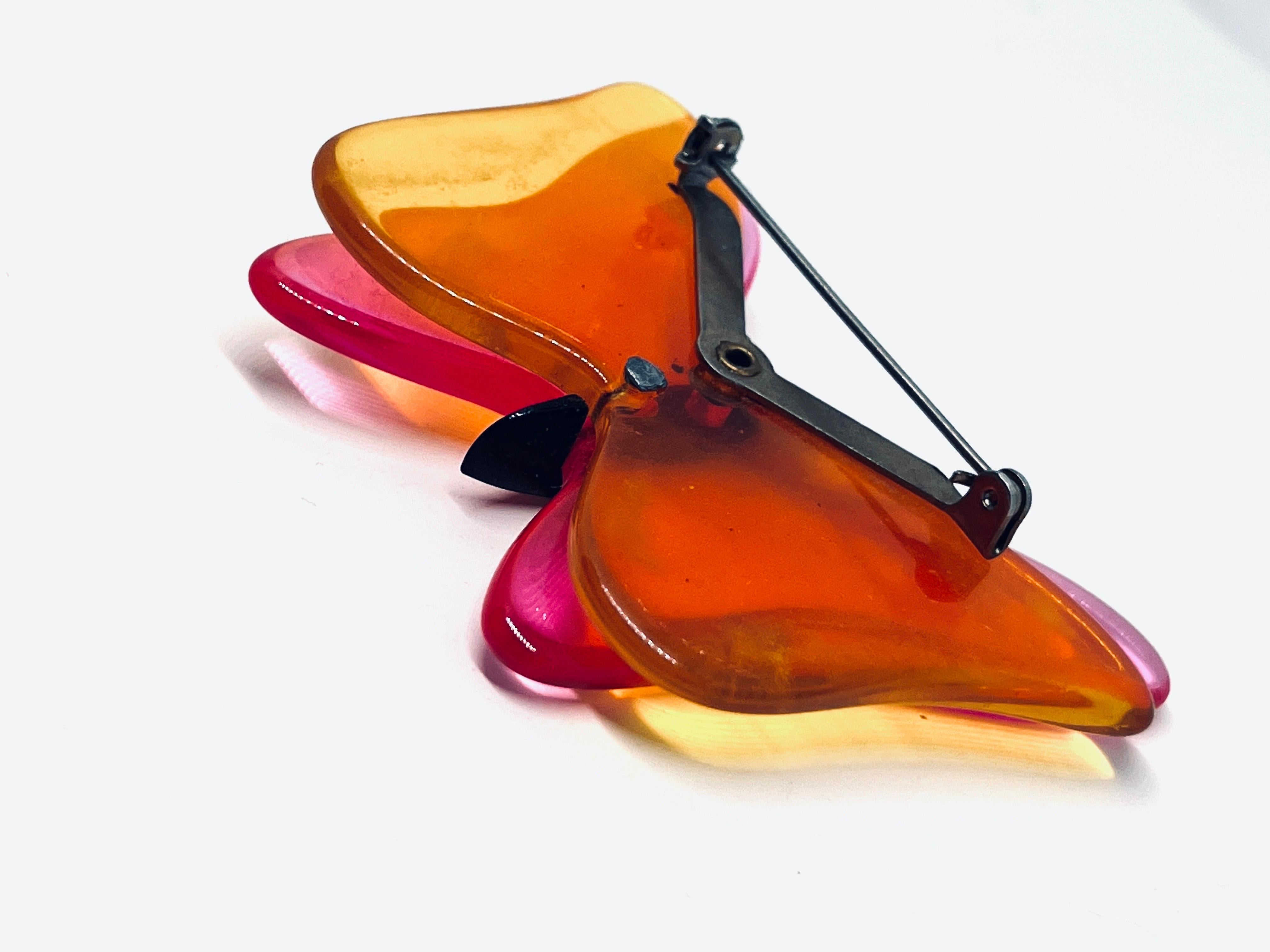 Pink Orange Twiggy-Style Mod Transparent Lucite Butterfly Brooch c. 1960s For Sale 3