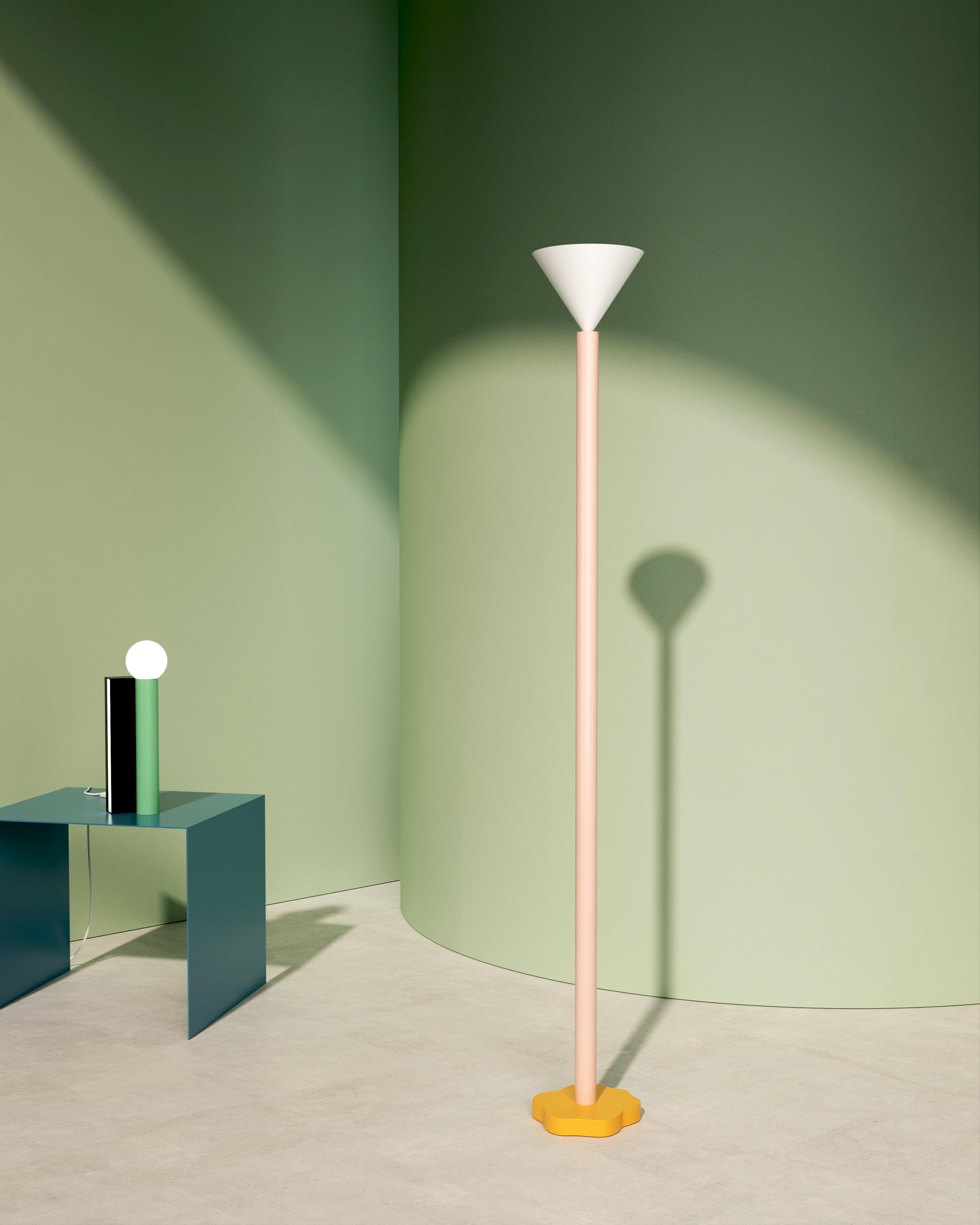 Lámpara de pie cortada con contornos rosas de Atelier Areti en Nuevo estado para la venta en Geneve, CH