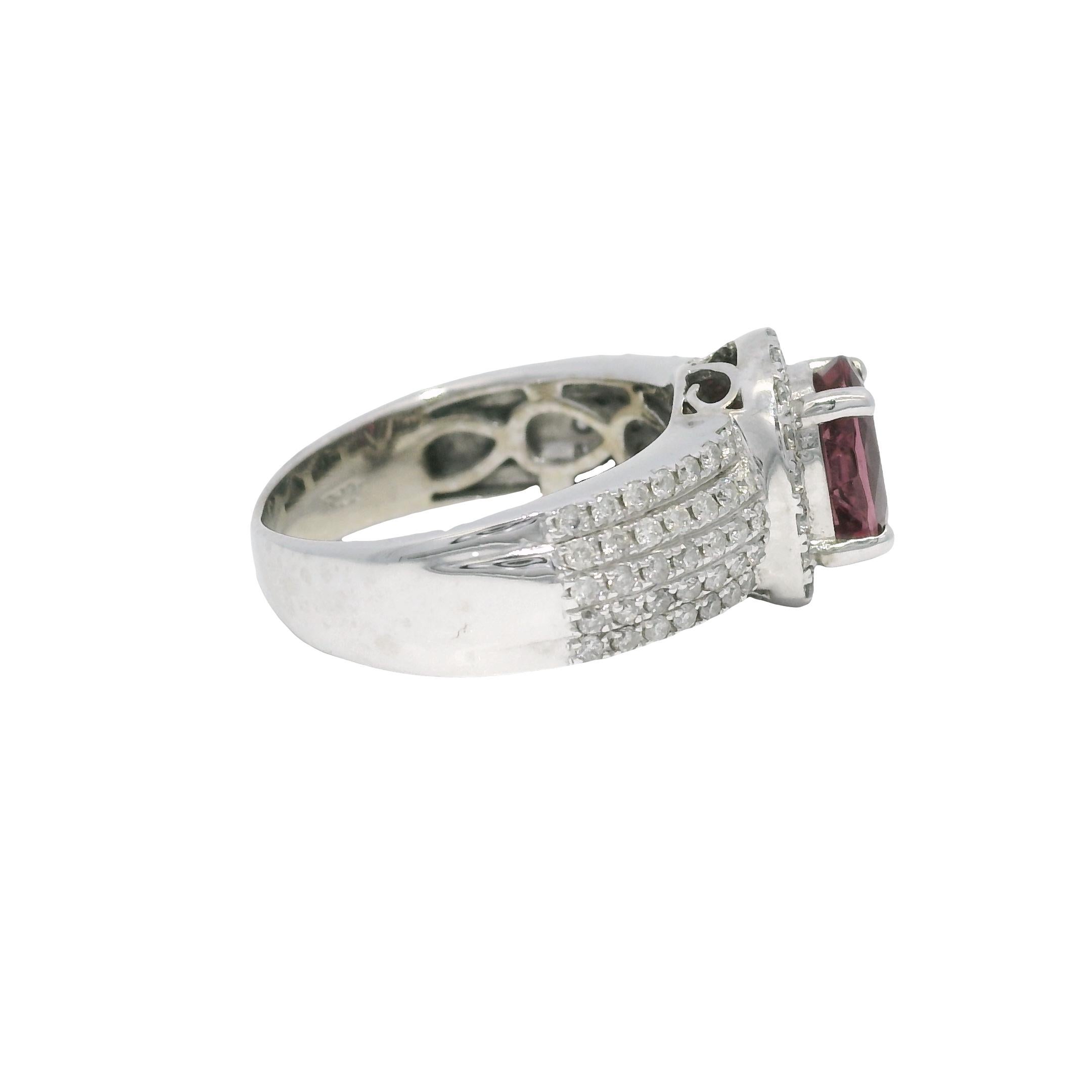 Anillo Halo de 14 Quilates con Gema Ovalada Rosa y 5 Filas de Diamantes En Stock en venta 1