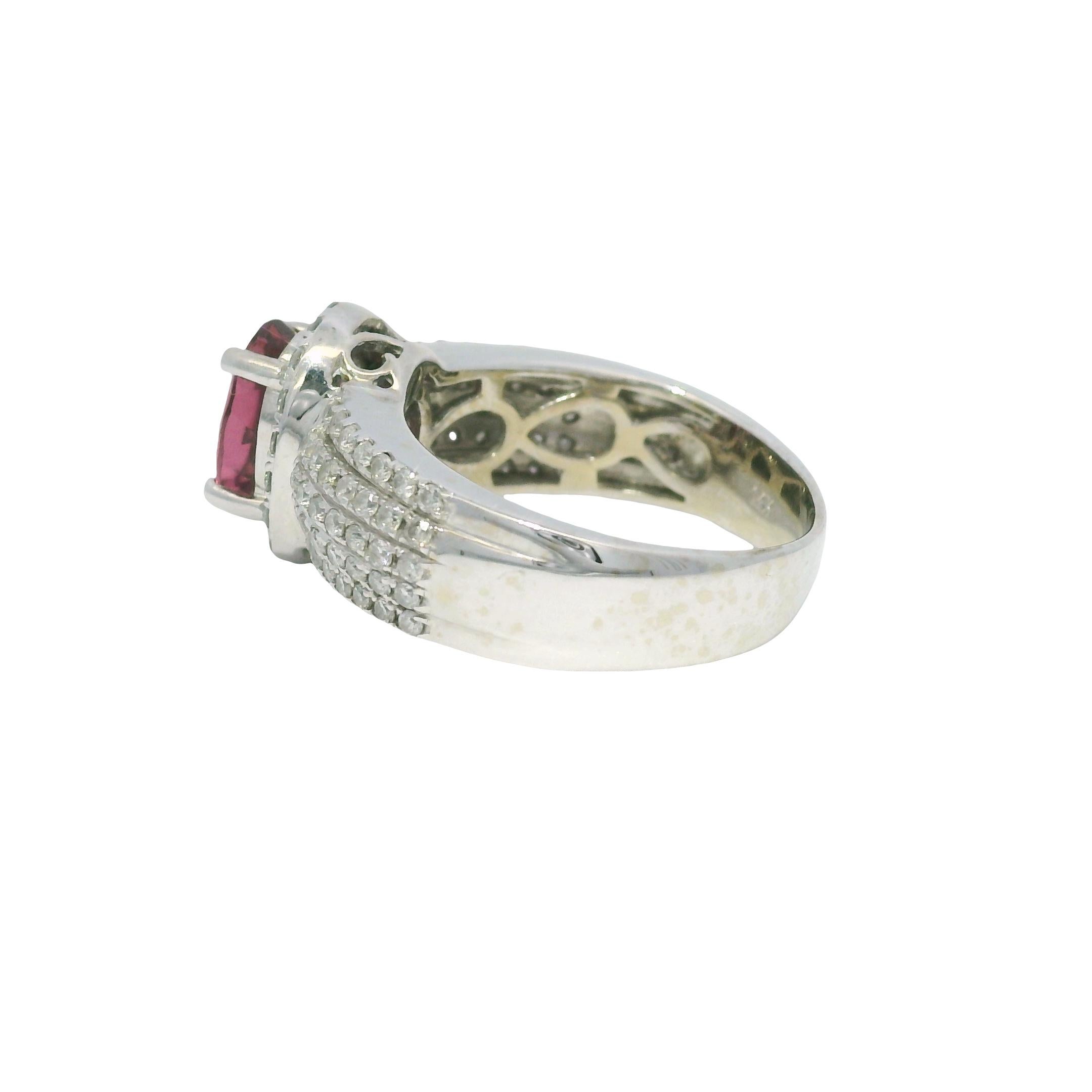 Anillo Halo de 14 Quilates con Gema Ovalada Rosa y 5 Filas de Diamantes En Stock en venta 3